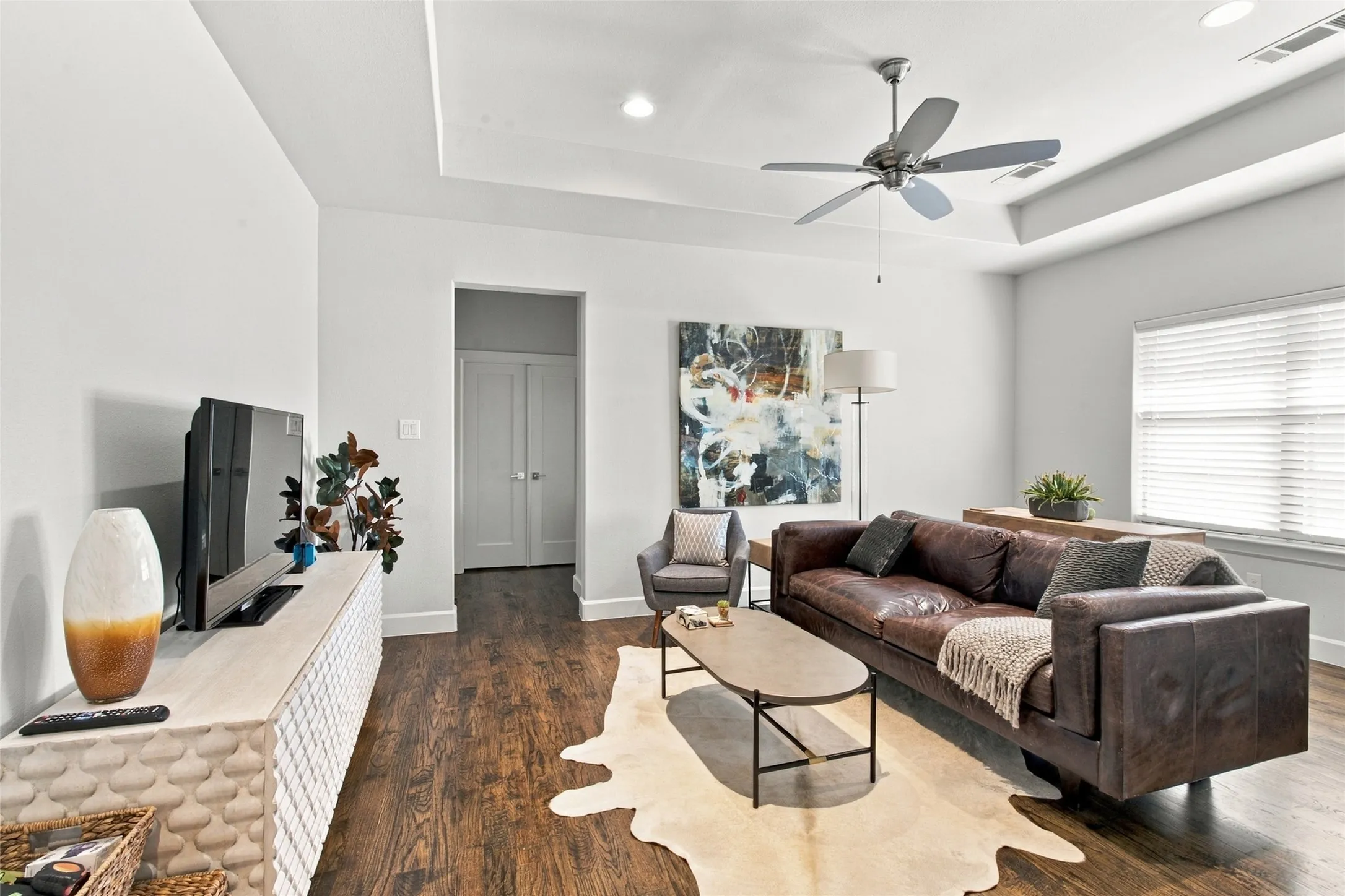 Single Family Residence For Rent in Dallas County , 5539 Ellsworth Avenue, Dallas, Texas 75206, 3 Bedroom, 3 Bathroom, 2 Garage spaces, 2,789 Sqft, built in 2015, mls#21387004, Real Estate Agent in Dallas, Homes For Rent in Dallas county, Homes For Rent in Dallas, Realtor in Dallas Texas, Real Estate Brokerage Independent Realty Texas, Luminita Cordes Realtor