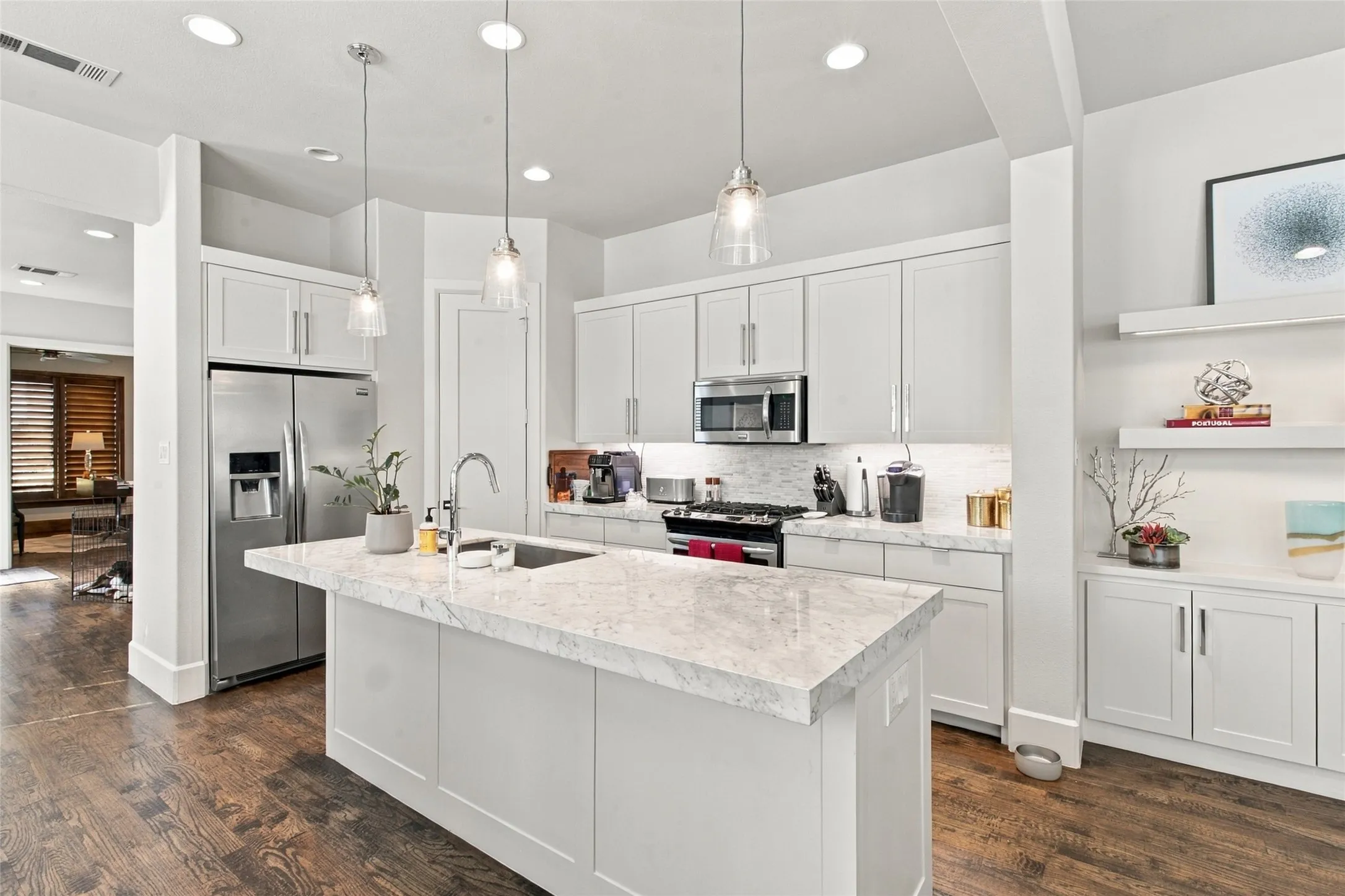 Single Family Residence For Rent in Dallas County , 5539 Ellsworth Avenue, Dallas, Texas 75206, 3 Bedroom, 3 Bathroom, 2 Garage spaces, 2,789 Sqft, built in 2015, mls#21387004, Real Estate Agent in Dallas, Homes For Rent in Dallas county, Homes For Rent in Dallas, Realtor in Dallas Texas, Real Estate Brokerage Independent Realty Texas, Luminita Cordes Realtor
