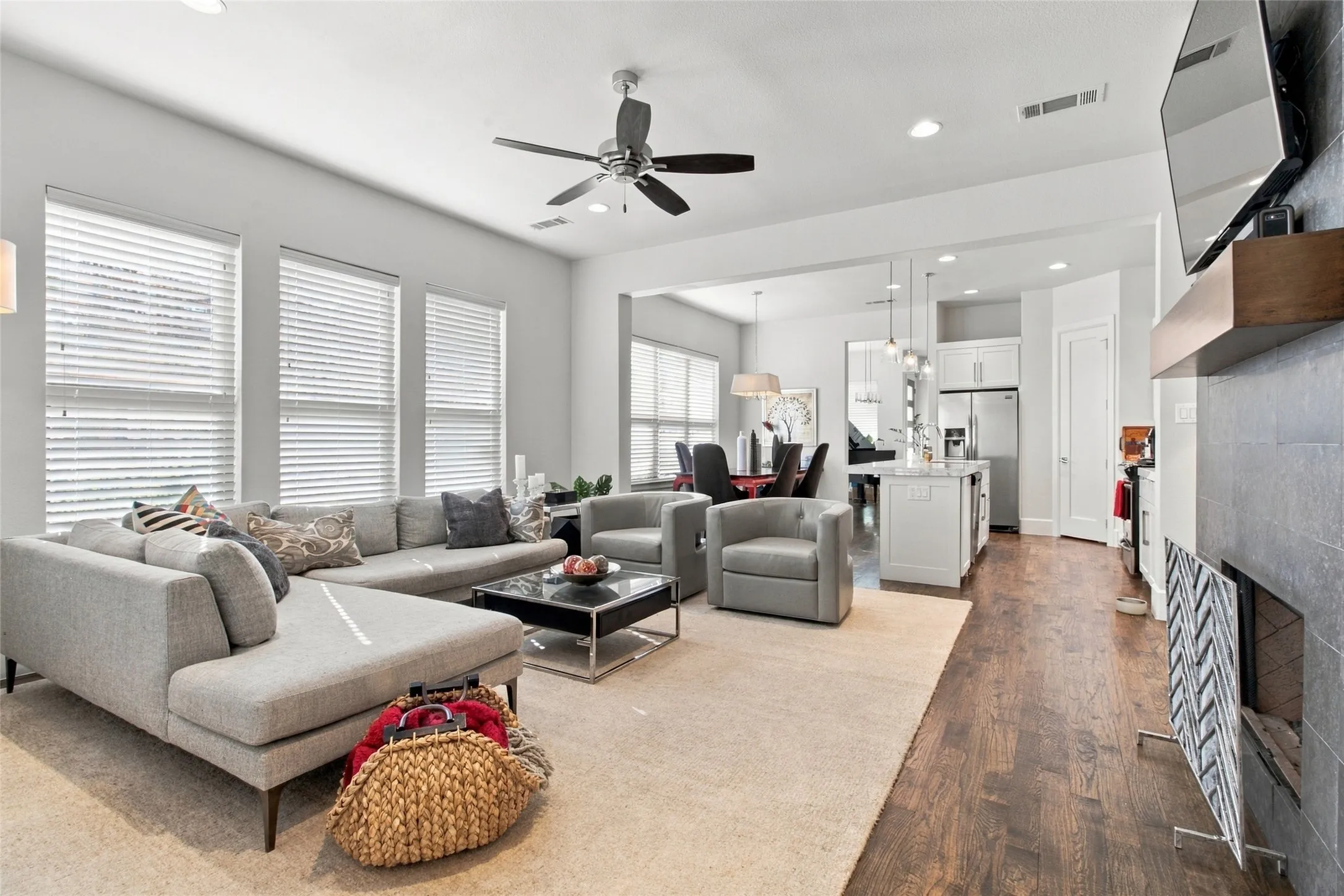 Single Family Residence For Rent in Dallas County , 5539 Ellsworth Avenue, Dallas, Texas 75206, 3 Bedroom, 3 Bathroom, 2 Garage spaces, 2,789 Sqft, built in 2015, mls#21387004, Real Estate Agent in Dallas, Homes For Rent in Dallas county, Homes For Rent in Dallas, Realtor in Dallas Texas, Real Estate Brokerage Independent Realty Texas, Luminita Cordes Realtor