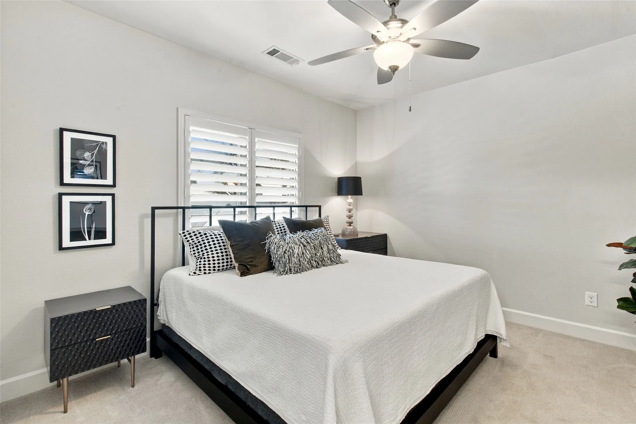 Single Family Residence For Rent in Dallas County , 5539 Ellsworth Avenue, Dallas, Texas 75206, 3 Bedroom, 3 Bathroom, 2 Garage spaces, 2,789 Sqft, built in 2015, mls#21387004, Real Estate Agent in Dallas, Homes For Rent in Dallas county, Homes For Rent in Dallas, Realtor in Dallas Texas, Real Estate Brokerage Independent Realty Texas, Luminita Cordes Realtor