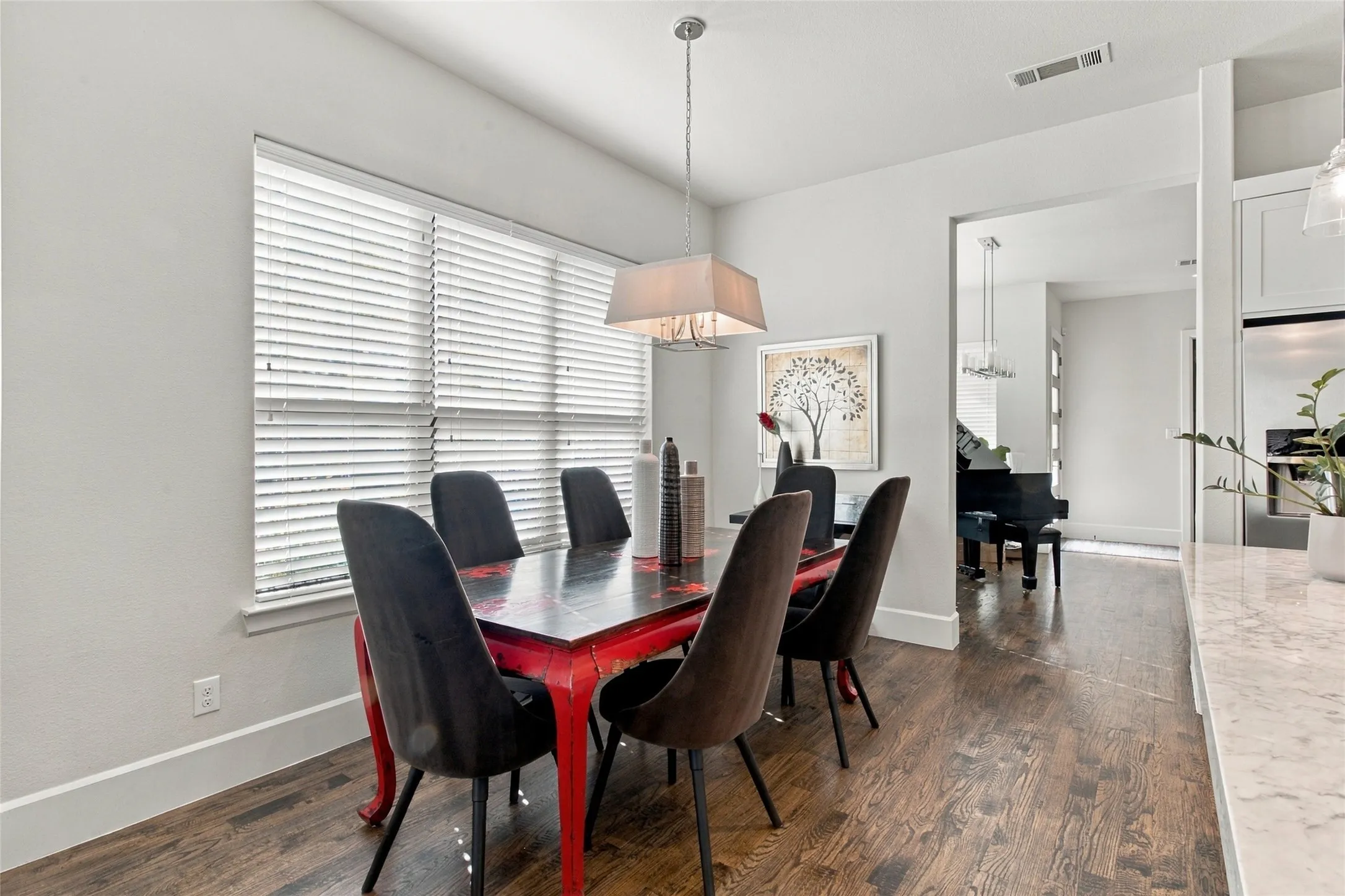 Single Family Residence For Rent in Dallas County , 5539 Ellsworth Avenue, Dallas, Texas 75206, 3 Bedroom, 3 Bathroom, 2 Garage spaces, 2,789 Sqft, built in 2015, mls#21387004, Real Estate Agent in Dallas, Homes For Rent in Dallas county, Homes For Rent in Dallas, Realtor in Dallas Texas, Real Estate Brokerage Independent Realty Texas, Luminita Cordes Realtor