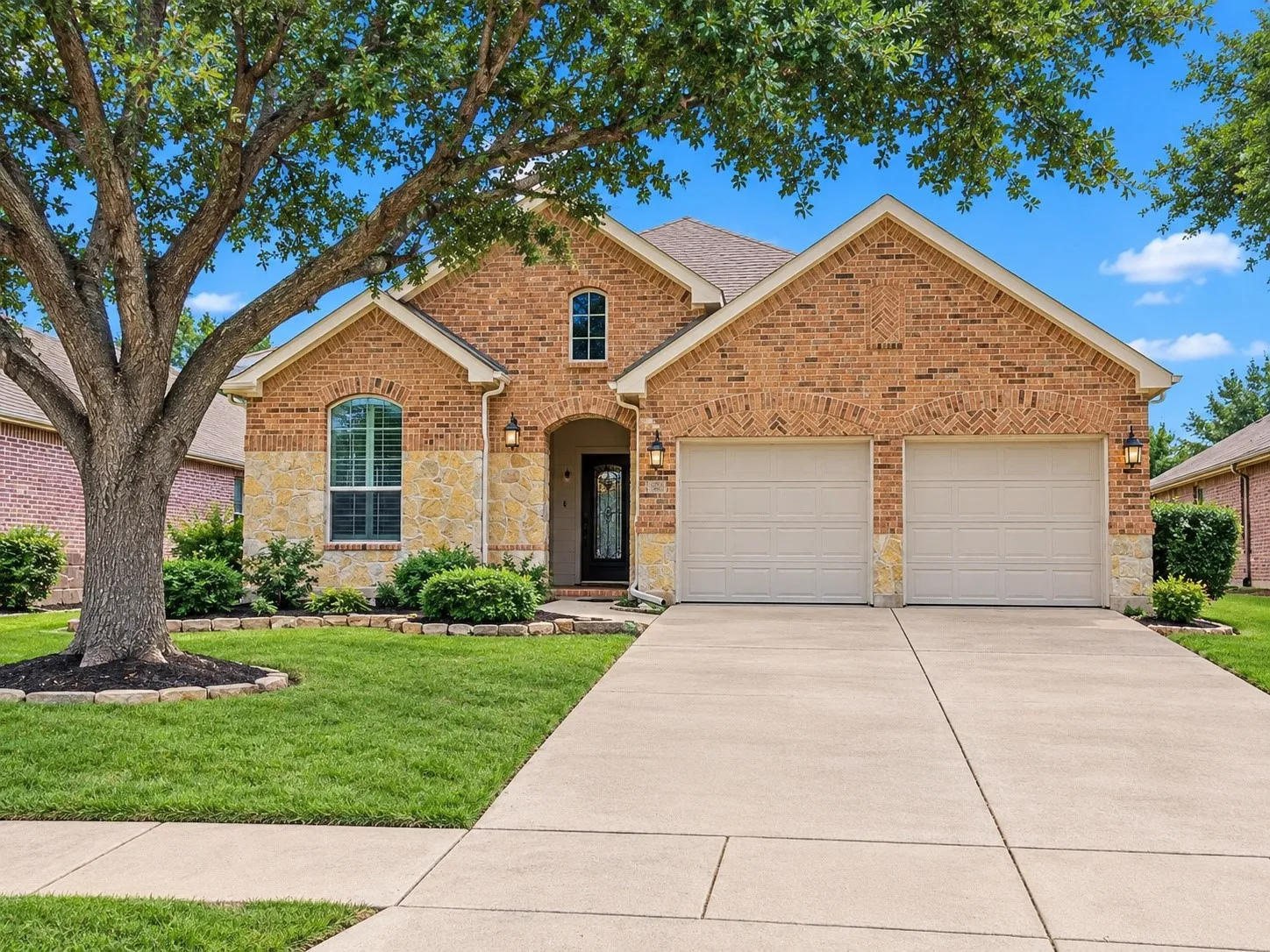 Single Family Residence For Sale in Kaufman County , 2004 Fort Stockton Drive, Forney, Texas 75126, 3 Bedroom, 3 Bathroom, 2 Garage spaces, 2,189 Sqft, built in 2007, mls#21388885, Real Estate Agent in Forney, Homes For Sale in Kaufman county, Homes For Sale in Forney, Realtor in Forney Texas, Real Estate Brokerage Independent Realty Texas, Luminita Cordes Realtor