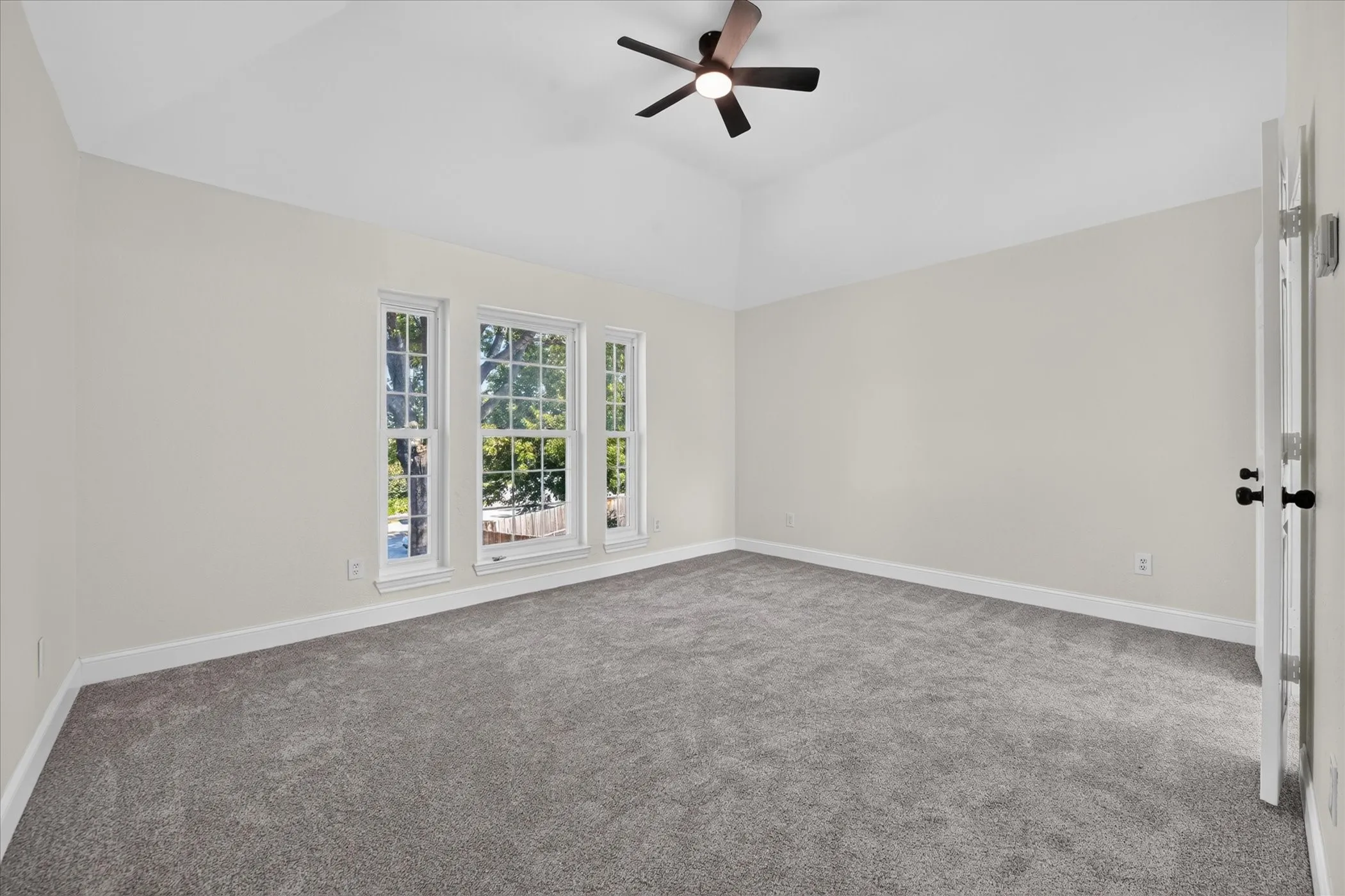 Single Family Residence For Sale in Denton County , 2014 Choctaw Ridge Drive, Lewisville, Texas 75067, 4 Bedroom, 3 Bathroom, 2 Garage spaces, 2,204 Sqft, built in 1991, mls#21389271, Real Estate Agent in Lewisville, Homes For Sale in Denton county, Homes For Sale in Lewisville, Realtor in Lewisville Texas, Real Estate Brokerage Independent Realty Texas, Luminita Cordes Realtor