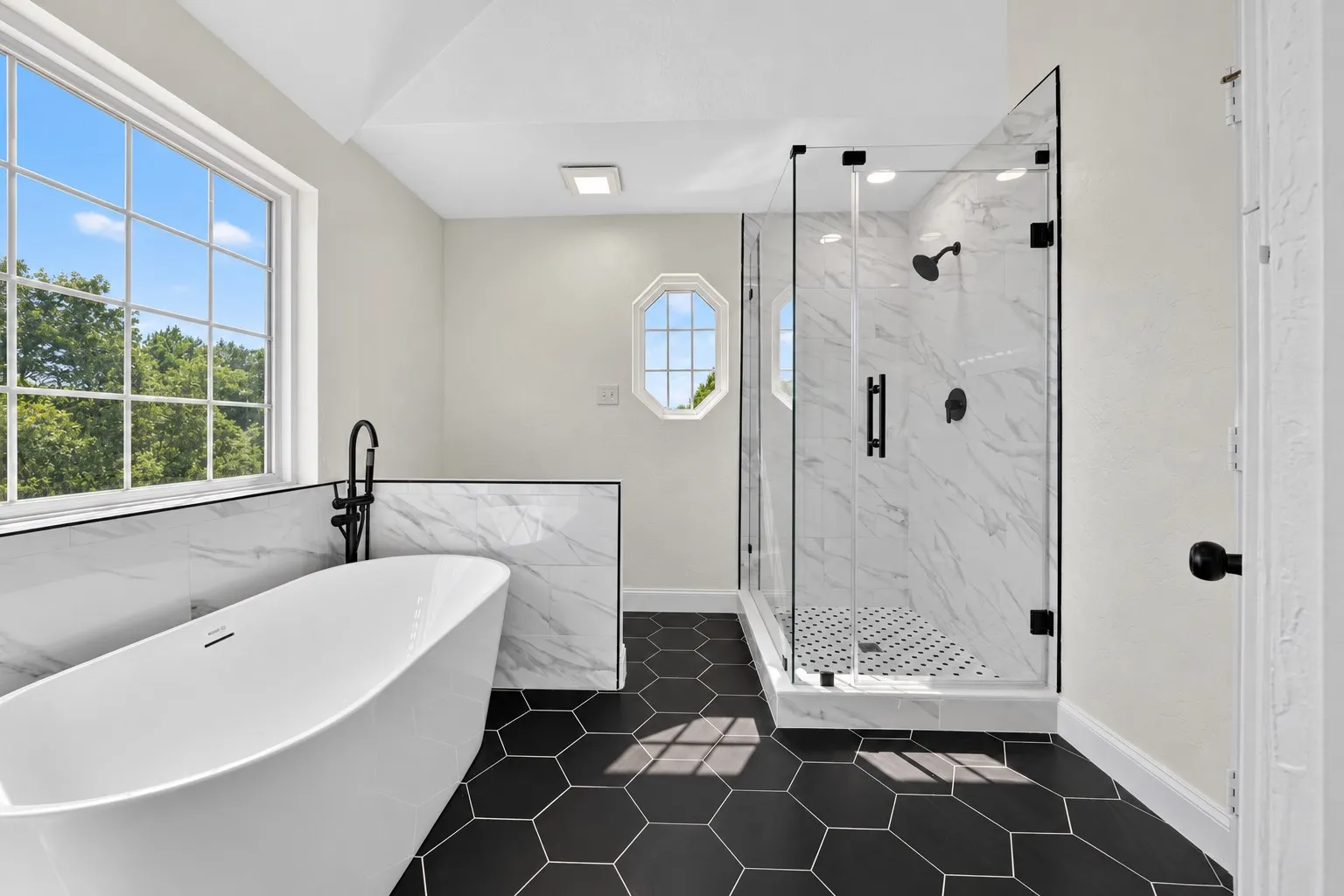 Single Family Residence For Sale in Denton County , 2014 Choctaw Ridge Drive, Lewisville, Texas 75067, 4 Bedroom, 3 Bathroom, 2 Garage spaces, 2,204 Sqft, built in 1991, mls#21389271, Real Estate Agent in Lewisville, Homes For Sale in Denton county, Homes For Sale in Lewisville, Realtor in Lewisville Texas, Real Estate Brokerage Independent Realty Texas, Luminita Cordes Realtor