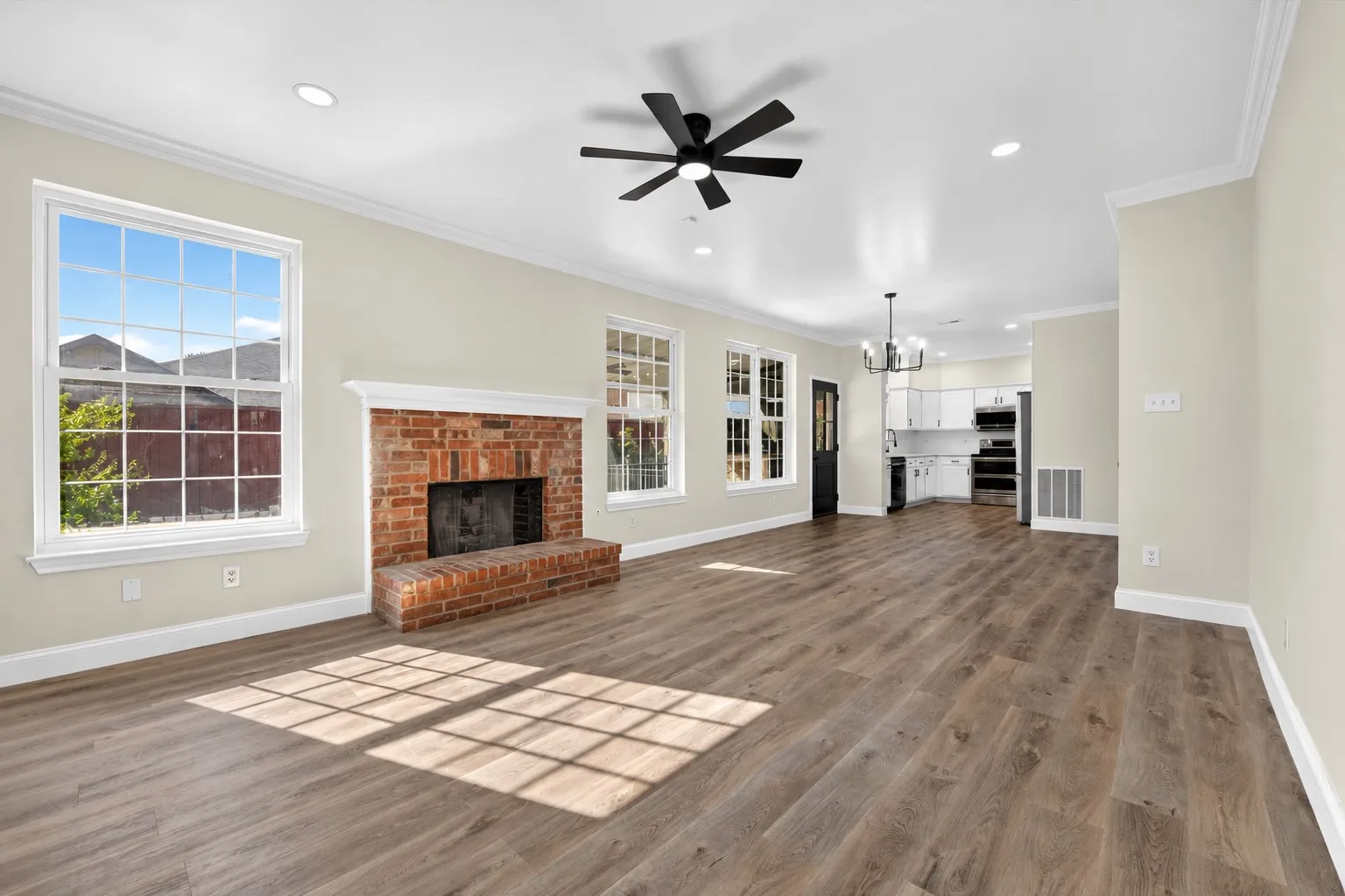 Single Family Residence For Sale in Denton County , 2014 Choctaw Ridge Drive, Lewisville, Texas 75067, 4 Bedroom, 3 Bathroom, 2 Garage spaces, 2,204 Sqft, built in 1991, mls#21389271, Real Estate Agent in Lewisville, Homes For Sale in Denton county, Homes For Sale in Lewisville, Realtor in Lewisville Texas, Real Estate Brokerage Independent Realty Texas, Luminita Cordes Realtor