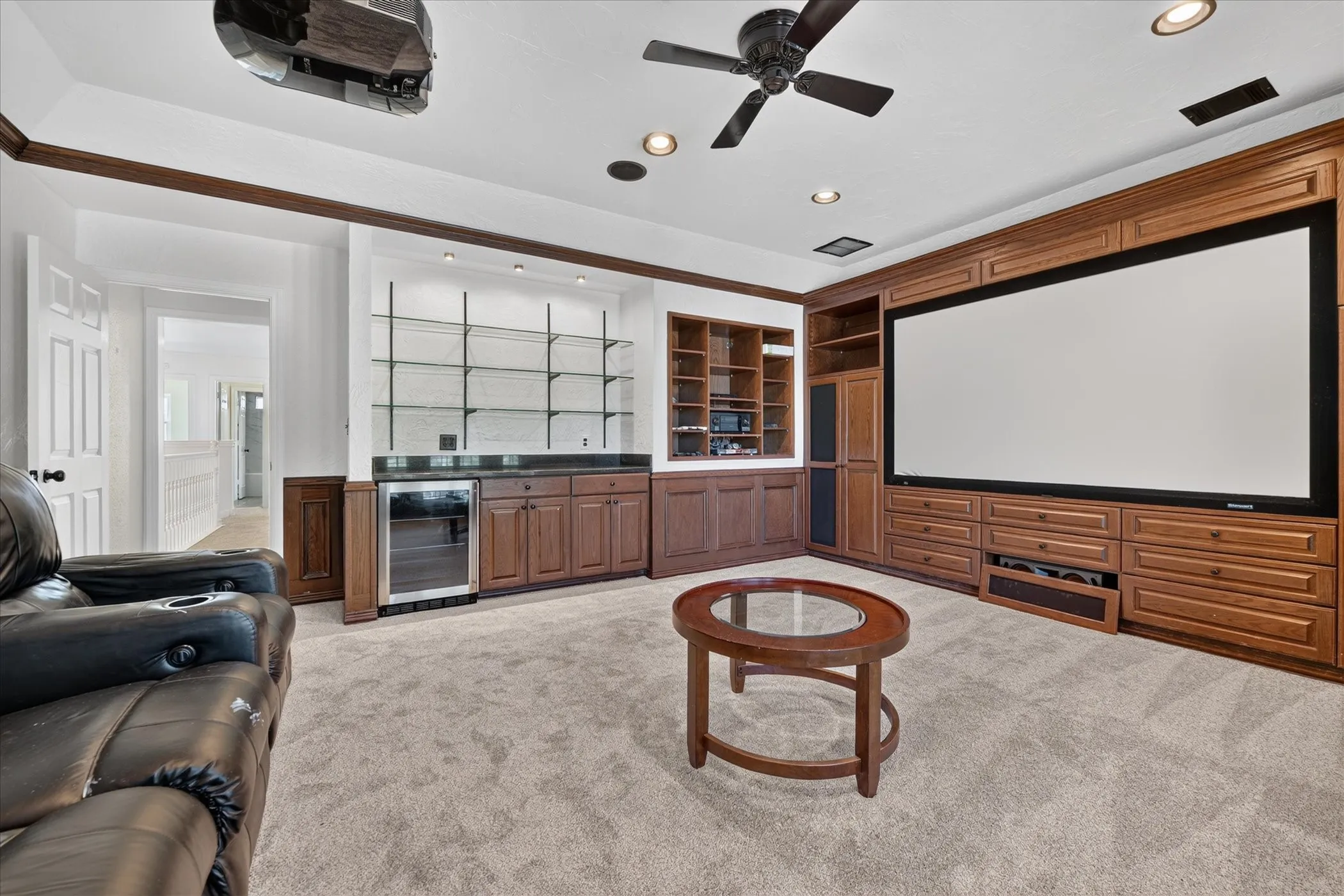 Single Family Residence For Sale in Denton County , 2014 Choctaw Ridge Drive, Lewisville, Texas 75067, 4 Bedroom, 3 Bathroom, 2 Garage spaces, 2,204 Sqft, built in 1991, mls#21389271, Real Estate Agent in Lewisville, Homes For Sale in Denton county, Homes For Sale in Lewisville, Realtor in Lewisville Texas, Real Estate Brokerage Independent Realty Texas, Luminita Cordes Realtor