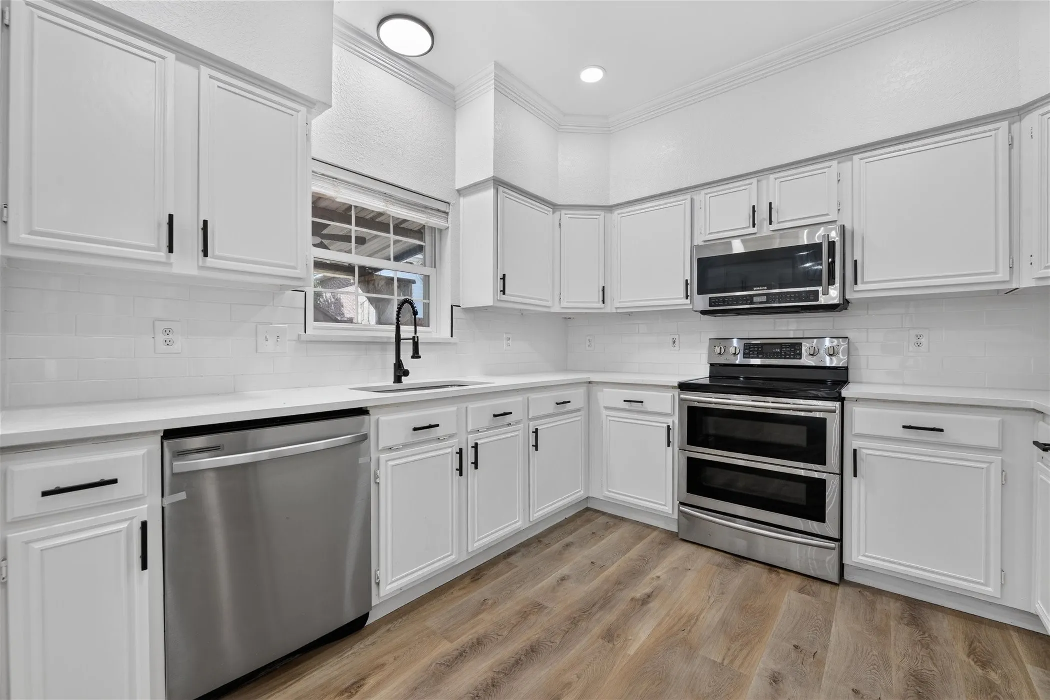 Single Family Residence For Sale in Denton County , 2014 Choctaw Ridge Drive, Lewisville, Texas 75067, 4 Bedroom, 3 Bathroom, 2 Garage spaces, 2,204 Sqft, built in 1991, mls#21389271, Real Estate Agent in Lewisville, Homes For Sale in Denton county, Homes For Sale in Lewisville, Realtor in Lewisville Texas, Real Estate Brokerage Independent Realty Texas, Luminita Cordes Realtor