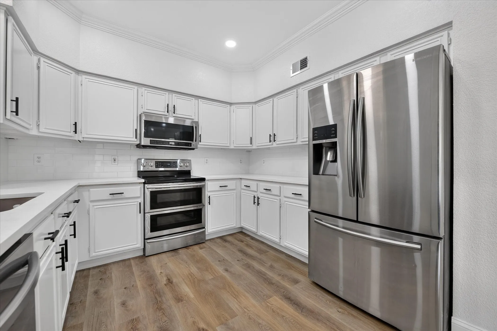 Single Family Residence For Sale in Denton County , 2014 Choctaw Ridge Drive, Lewisville, Texas 75067, 4 Bedroom, 3 Bathroom, 2 Garage spaces, 2,204 Sqft, built in 1991, mls#21389271, Real Estate Agent in Lewisville, Homes For Sale in Denton county, Homes For Sale in Lewisville, Realtor in Lewisville Texas, Real Estate Brokerage Independent Realty Texas, Luminita Cordes Realtor