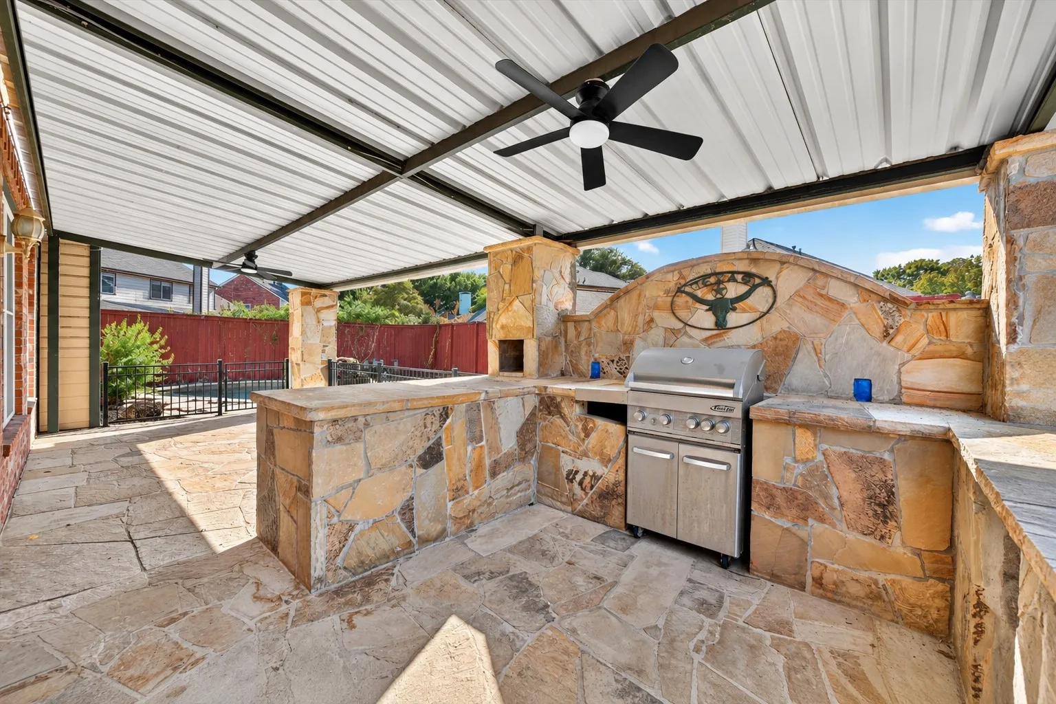 Single Family Residence For Sale in Denton County , 2014 Choctaw Ridge Drive, Lewisville, Texas 75067, 4 Bedroom, 3 Bathroom, 2 Garage spaces, 2,204 Sqft, built in 1991, mls#21389271, Real Estate Agent in Lewisville, Homes For Sale in Denton county, Homes For Sale in Lewisville, Realtor in Lewisville Texas, Real Estate Brokerage Independent Realty Texas, Luminita Cordes Realtor