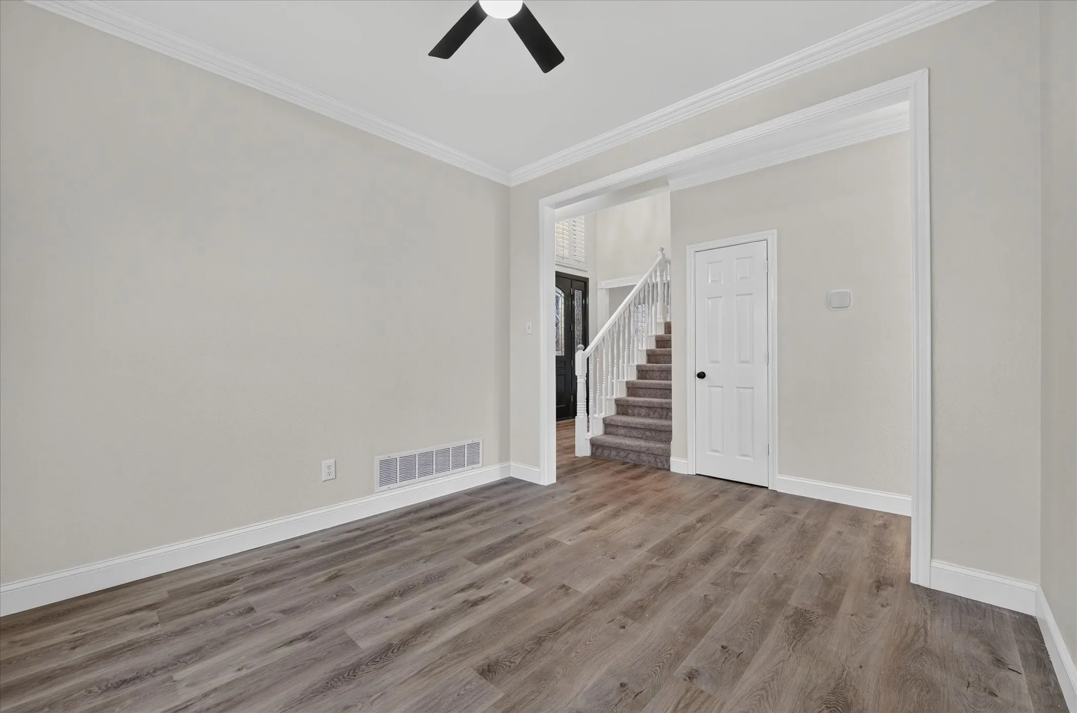 Single Family Residence For Sale in Denton County , 2014 Choctaw Ridge Drive, Lewisville, Texas 75067, 4 Bedroom, 3 Bathroom, 2 Garage spaces, 2,204 Sqft, built in 1991, mls#21389271, Real Estate Agent in Lewisville, Homes For Sale in Denton county, Homes For Sale in Lewisville, Realtor in Lewisville Texas, Real Estate Brokerage Independent Realty Texas, Luminita Cordes Realtor