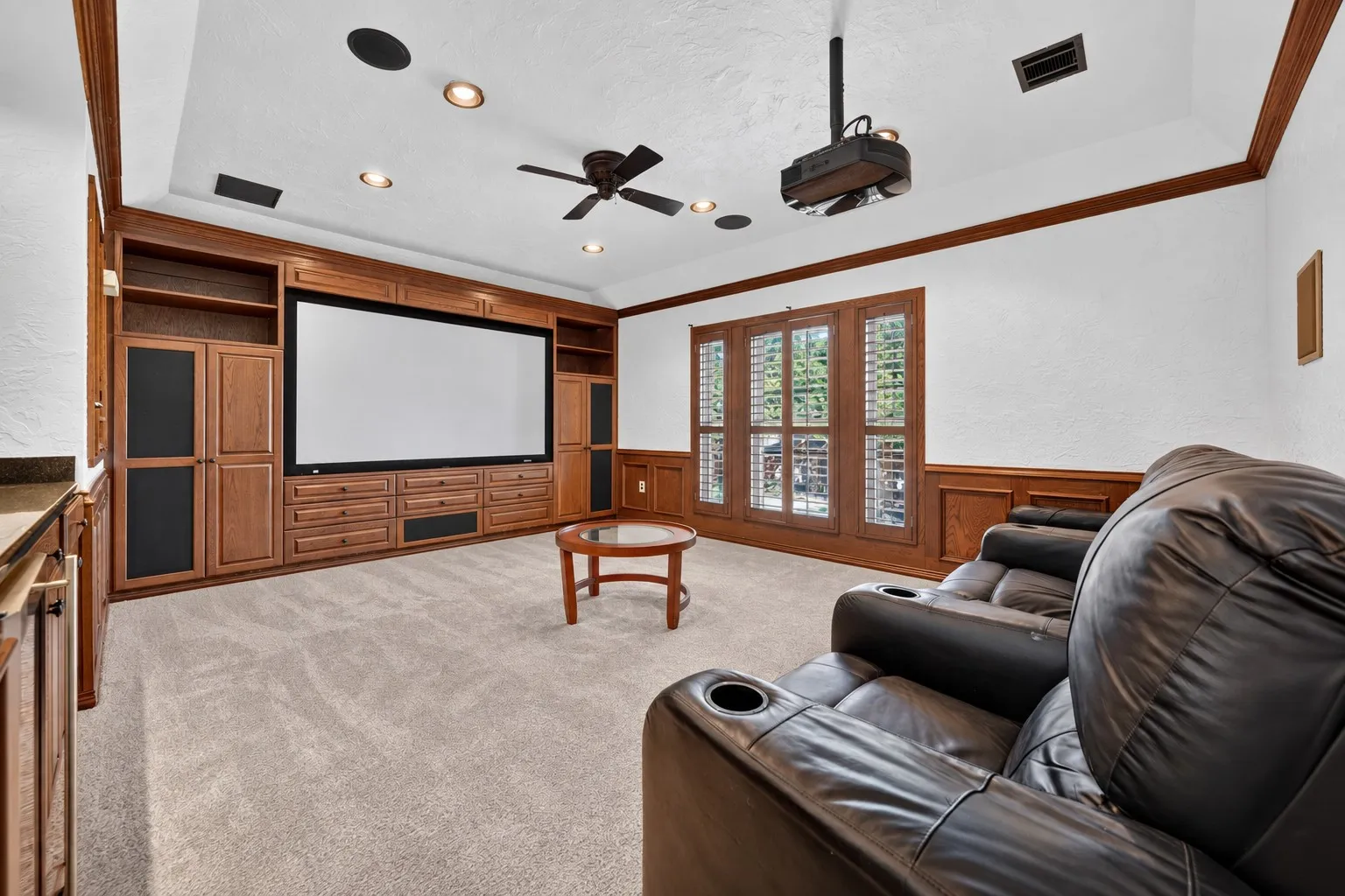 Single Family Residence For Sale in Denton County , 2014 Choctaw Ridge Drive, Lewisville, Texas 75067, 4 Bedroom, 3 Bathroom, 2 Garage spaces, 2,204 Sqft, built in 1991, mls#21389271, Real Estate Agent in Lewisville, Homes For Sale in Denton county, Homes For Sale in Lewisville, Realtor in Lewisville Texas, Real Estate Brokerage Independent Realty Texas, Luminita Cordes Realtor