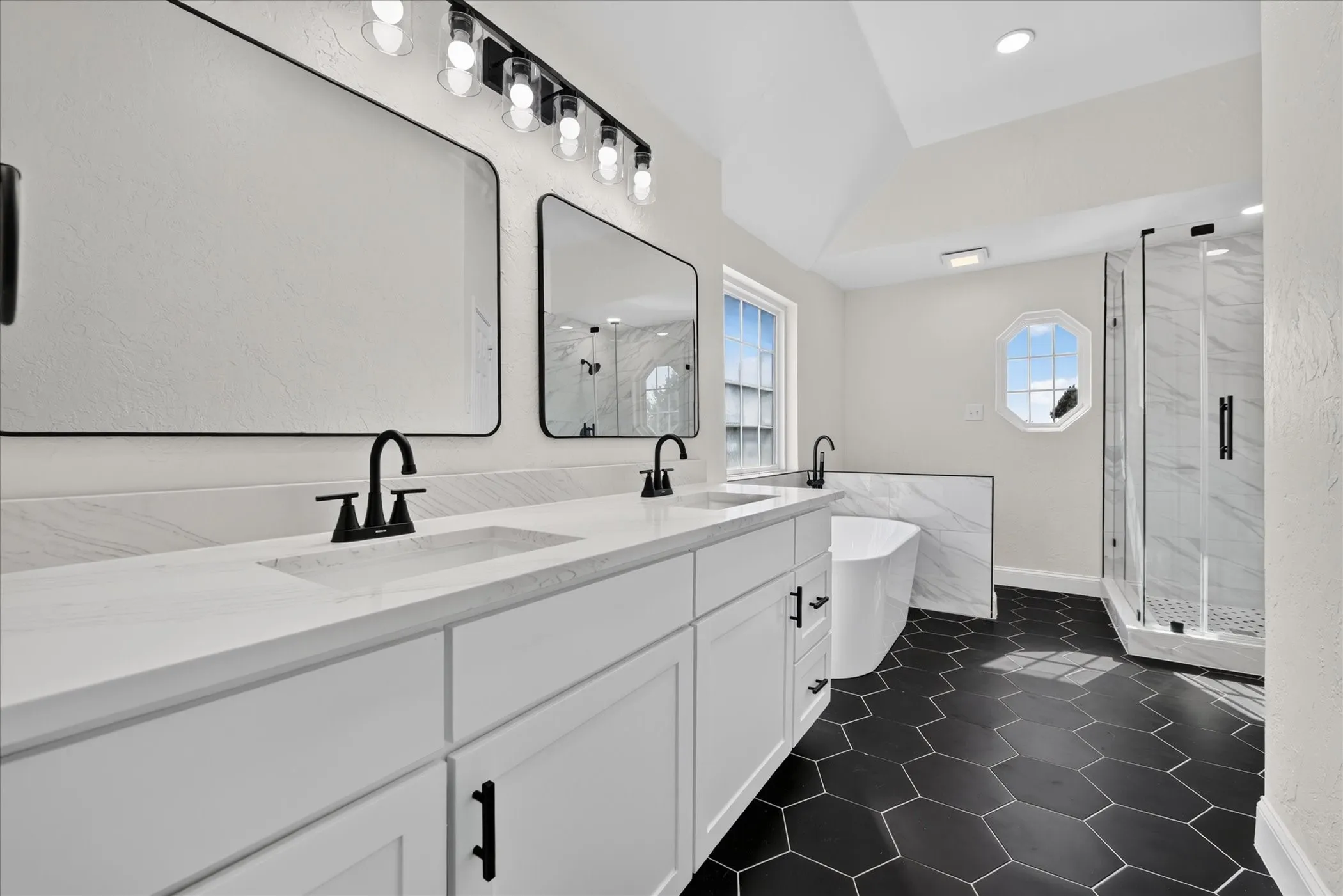Single Family Residence For Sale in Denton County , 2014 Choctaw Ridge Drive, Lewisville, Texas 75067, 4 Bedroom, 3 Bathroom, 2 Garage spaces, 2,204 Sqft, built in 1991, mls#21389271, Real Estate Agent in Lewisville, Homes For Sale in Denton county, Homes For Sale in Lewisville, Realtor in Lewisville Texas, Real Estate Brokerage Independent Realty Texas, Luminita Cordes Realtor