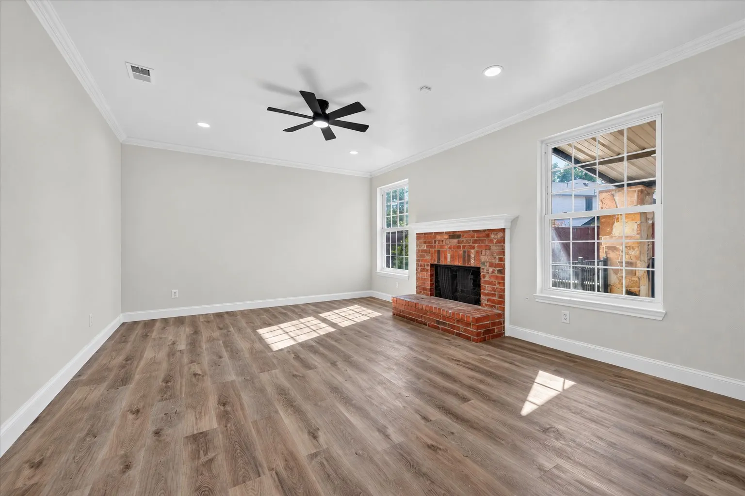 Single Family Residence For Sale in Denton County , 2014 Choctaw Ridge Drive, Lewisville, Texas 75067, 4 Bedroom, 3 Bathroom, 2 Garage spaces, 2,204 Sqft, built in 1991, mls#21389271, Real Estate Agent in Lewisville, Homes For Sale in Denton county, Homes For Sale in Lewisville, Realtor in Lewisville Texas, Real Estate Brokerage Independent Realty Texas, Luminita Cordes Realtor