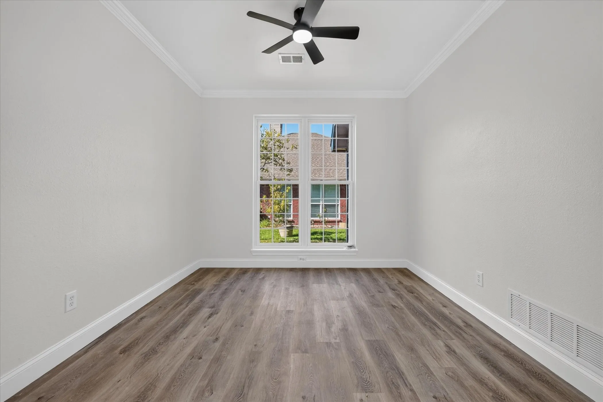 Single Family Residence For Sale in Denton County , 2014 Choctaw Ridge Drive, Lewisville, Texas 75067, 4 Bedroom, 3 Bathroom, 2 Garage spaces, 2,204 Sqft, built in 1991, mls#21389271, Real Estate Agent in Lewisville, Homes For Sale in Denton county, Homes For Sale in Lewisville, Realtor in Lewisville Texas, Real Estate Brokerage Independent Realty Texas, Luminita Cordes Realtor