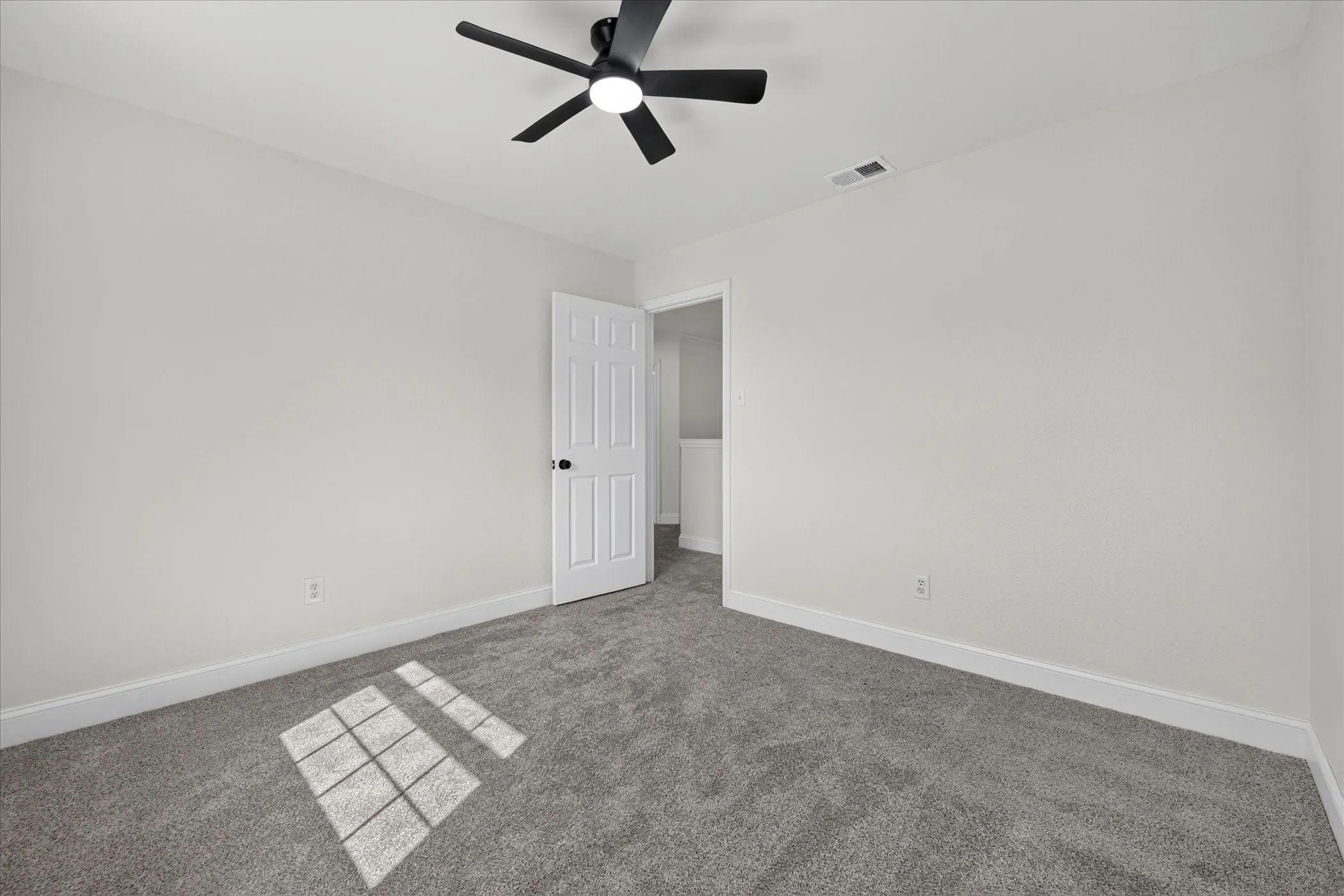 Single Family Residence For Sale in Denton County , 2014 Choctaw Ridge Drive, Lewisville, Texas 75067, 4 Bedroom, 3 Bathroom, 2 Garage spaces, 2,204 Sqft, built in 1991, mls#21389271, Real Estate Agent in Lewisville, Homes For Sale in Denton county, Homes For Sale in Lewisville, Realtor in Lewisville Texas, Real Estate Brokerage Independent Realty Texas, Luminita Cordes Realtor