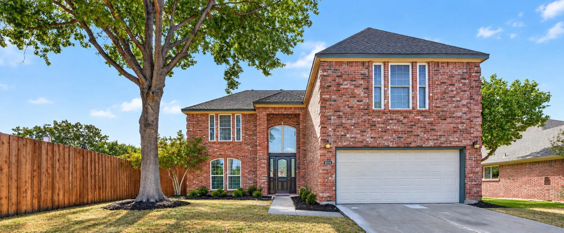 Single Family Residence For Sale in Denton County , 2014 Choctaw Ridge Drive, Lewisville, Texas 75067, 4 Bedroom, 3 Bathroom, 2 Garage spaces, 2,204 Sqft, built in 1991, mls#21389271, Real Estate Agent in Lewisville, Homes For Sale in Denton county, Homes For Sale in Lewisville, Realtor in Lewisville Texas, Real Estate Brokerage Independent Realty Texas, Luminita Cordes Realtor