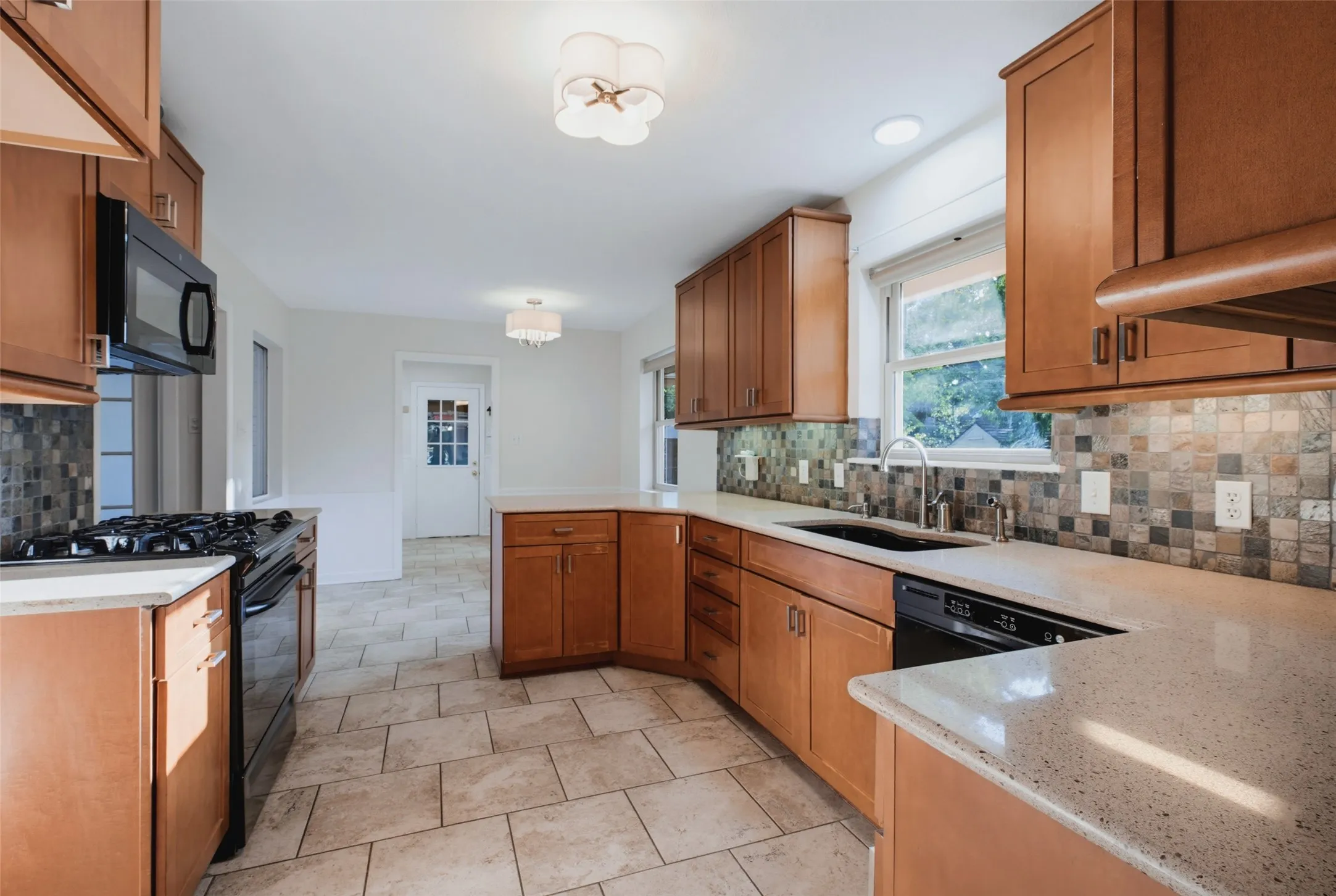 Single Family Residence For Sale in Dallas County , 3056 Randy Lane, Farmers Branch, Texas 75234, 3 Bedroom, 3 Bathroom, 2 Garage spaces, 1,965 Sqft, built in 1960, mls#21346051, Real Estate Agent in Farmers Branch, Homes For Sale in Dallas county, Homes For Sale in Farmers Branch, Realtor in Farmers Branch Texas, Real Estate Brokerage Independent Realty Texas, Luminita Cordes Realtor