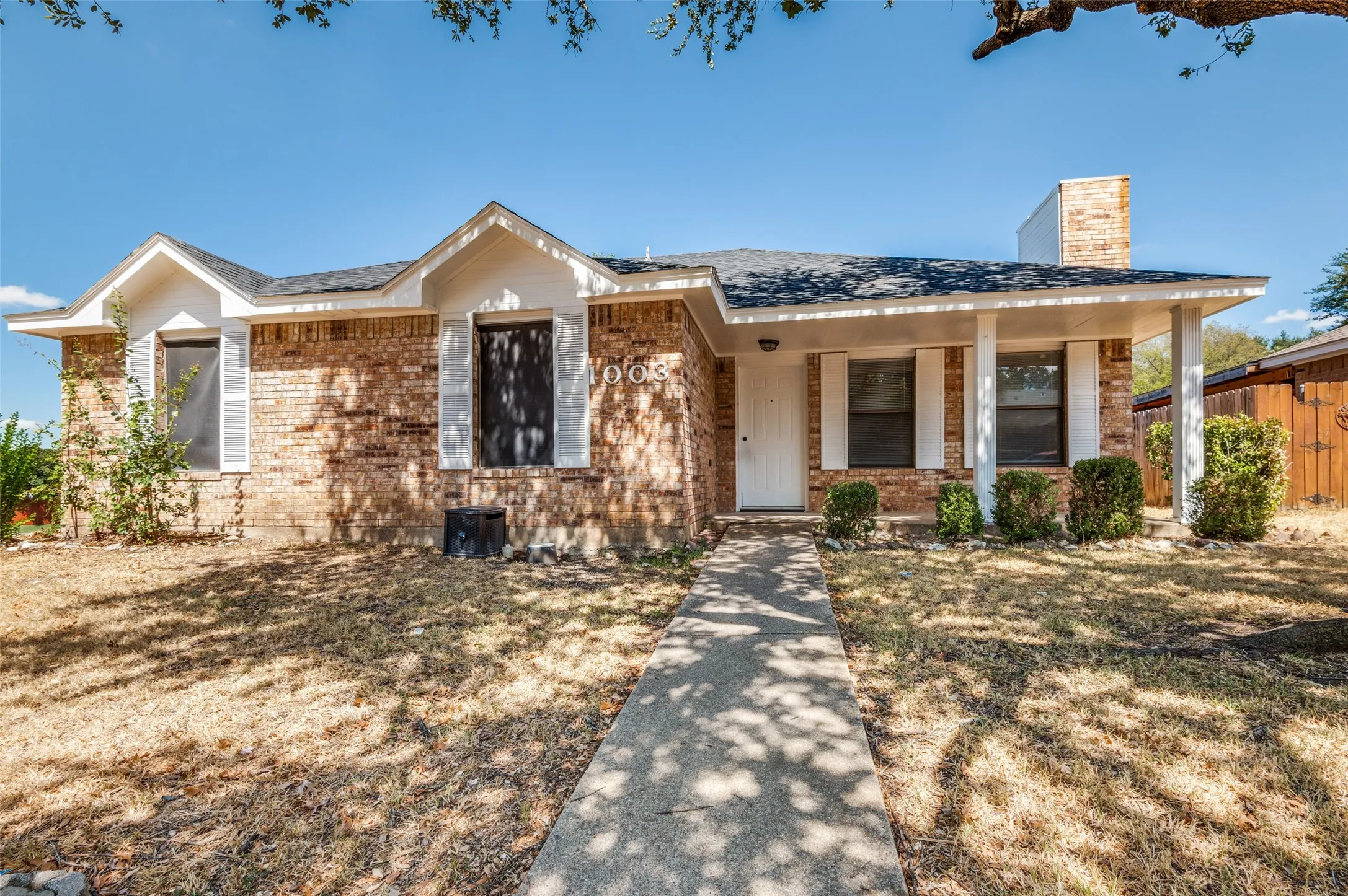 Single Family Residence For Rent in Dallas County , 1003 Stewart Avenue, Duncanville, Texas 75137, 3 Bedroom, 2 Bathroom, 2 Garage spaces, 1,196 Sqft, built in 1985, mls#21298603, Real Estate Agent in Duncanville, Homes For Rent in Dallas county, Homes For Rent in Duncanville, Realtor in Duncanville Texas, Real Estate Brokerage Independent Realty Texas, Luminita Cordes Realtor