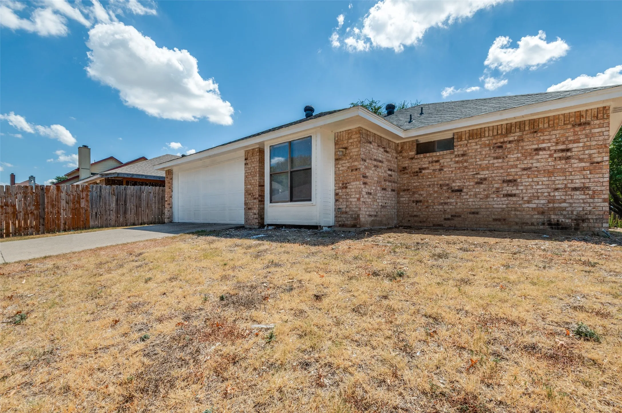 Single Family Residence For Rent in Dallas County , 1003 Stewart Avenue, Duncanville, Texas 75137, 3 Bedroom, 2 Bathroom, 2 Garage spaces, 1,196 Sqft, built in 1985, mls#21298603, Real Estate Agent in Duncanville, Homes For Rent in Dallas county, Homes For Rent in Duncanville, Realtor in Duncanville Texas, Real Estate Brokerage Independent Realty Texas, Luminita Cordes Realtor