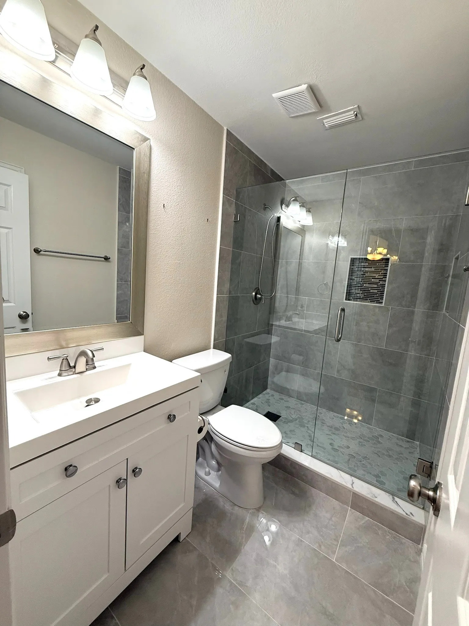 Single Family Residence For Sale in Denton County , 131 Fallkirk Drive, Coppell, Texas 75019, 4 Bedroom, 2 Bathroom, 2 Garage spaces, 2,356 Sqft, built in 2001, mls#21382335, Real Estate Agent in Coppell, Homes For Sale in Denton county, Homes For Sale in Coppell, Realtor in Coppell Texas, Real Estate Brokerage Independent Realty Texas, Luminita Cordes Realtor