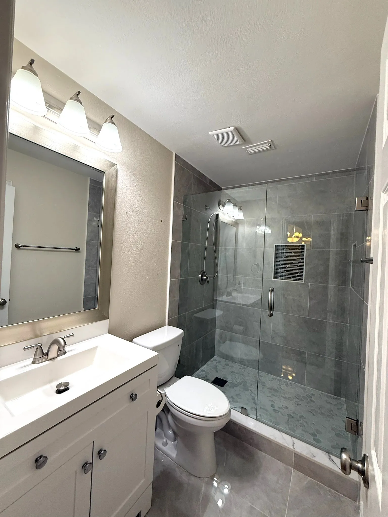 Single Family Residence For Sale in Denton County , 131 Fallkirk Drive, Coppell, Texas 75019, 4 Bedroom, 2 Bathroom, 2 Garage spaces, 2,356 Sqft, built in 2001, mls#21382335, Real Estate Agent in Coppell, Homes For Sale in Denton county, Homes For Sale in Coppell, Realtor in Coppell Texas, Real Estate Brokerage Independent Realty Texas, Luminita Cordes Realtor