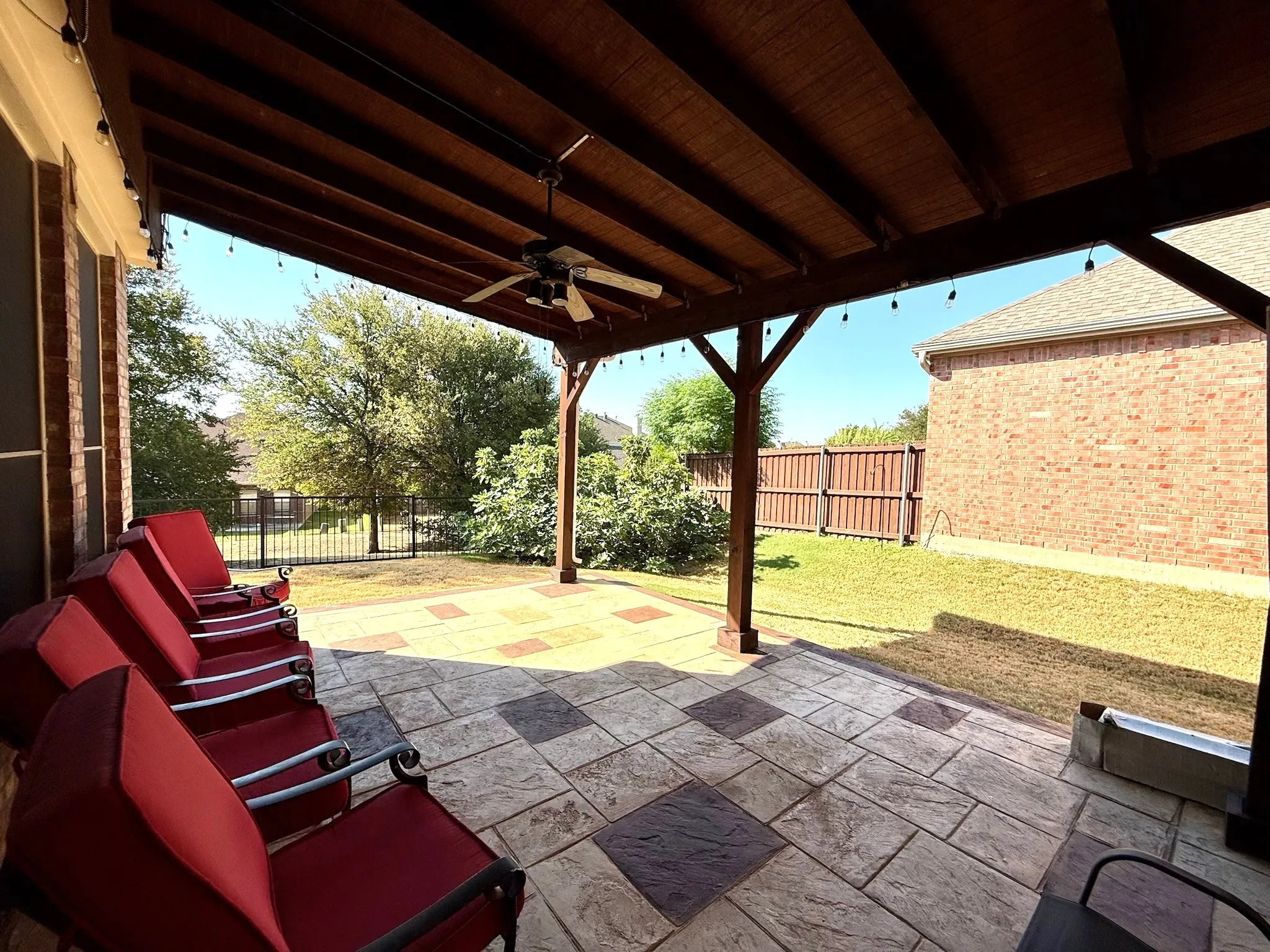 Single Family Residence For Sale in Denton County , 131 Fallkirk Drive, Coppell, Texas 75019, 4 Bedroom, 2 Bathroom, 2 Garage spaces, 2,356 Sqft, built in 2001, mls#21382335, Real Estate Agent in Coppell, Homes For Sale in Denton county, Homes For Sale in Coppell, Realtor in Coppell Texas, Real Estate Brokerage Independent Realty Texas, Luminita Cordes Realtor