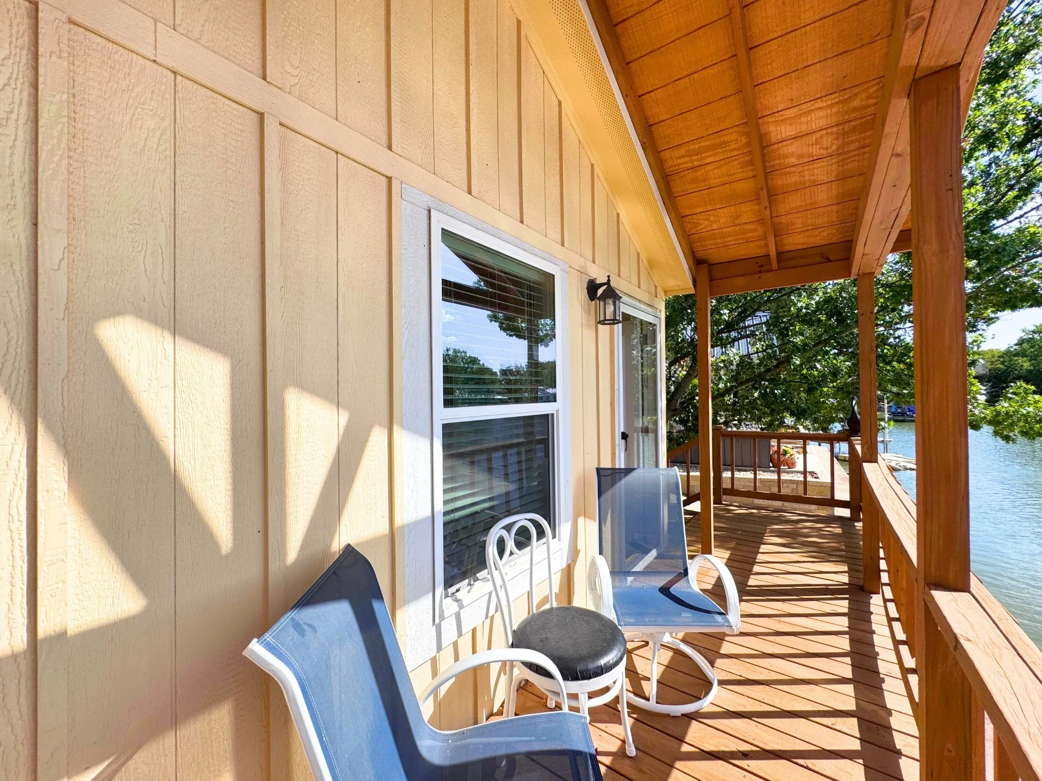 Mobile Home For Sale in Hood County , 819 Brazos Harbor Circle, Granbury, Texas 76048, 2 Bedroom, 2 Bathroom, Garage spaces, 840 Sqft, built in 2022, mls#21384677, Real Estate Agent in Granbury, Homes For Sale in Hood county, Homes For Sale in Granbury, Realtor in Granbury Texas, Real Estate Brokerage Independent Realty Texas, Luminita Cordes Realtor