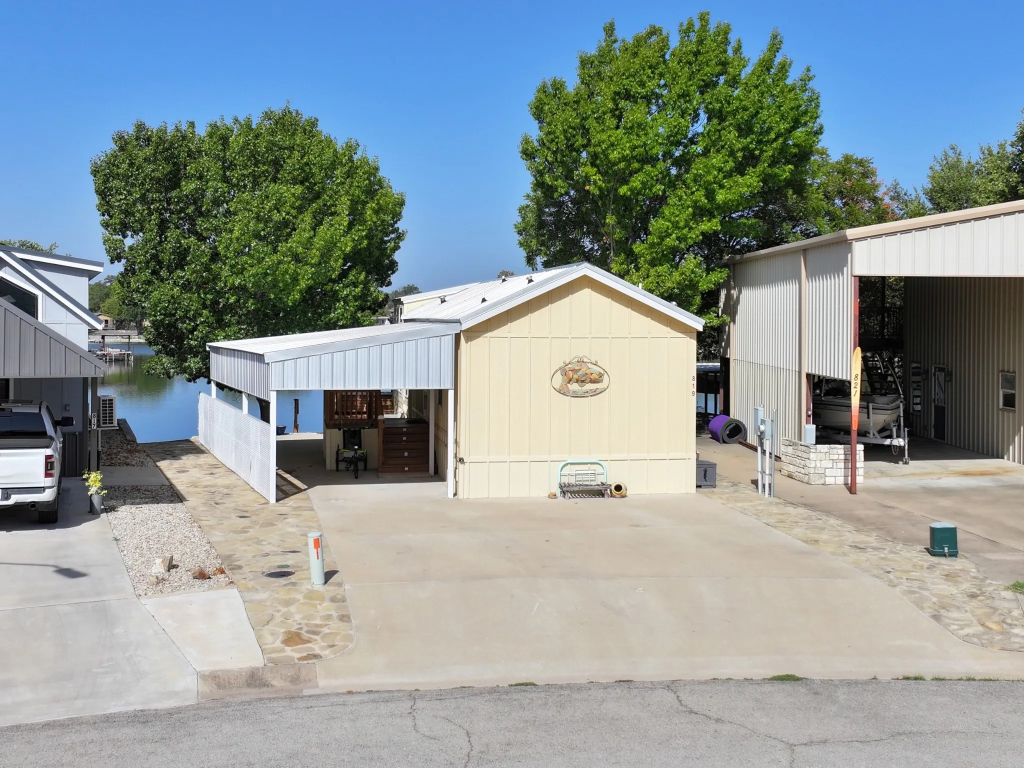 Mobile Home For Sale in Hood County , 819 Brazos Harbor Circle, Granbury, Texas 76048, 2 Bedroom, 2 Bathroom, Garage spaces, 840 Sqft, built in 2022, mls#21384677, Real Estate Agent in Granbury, Homes For Sale in Hood county, Homes For Sale in Granbury, Realtor in Granbury Texas, Real Estate Brokerage Independent Realty Texas, Luminita Cordes Realtor