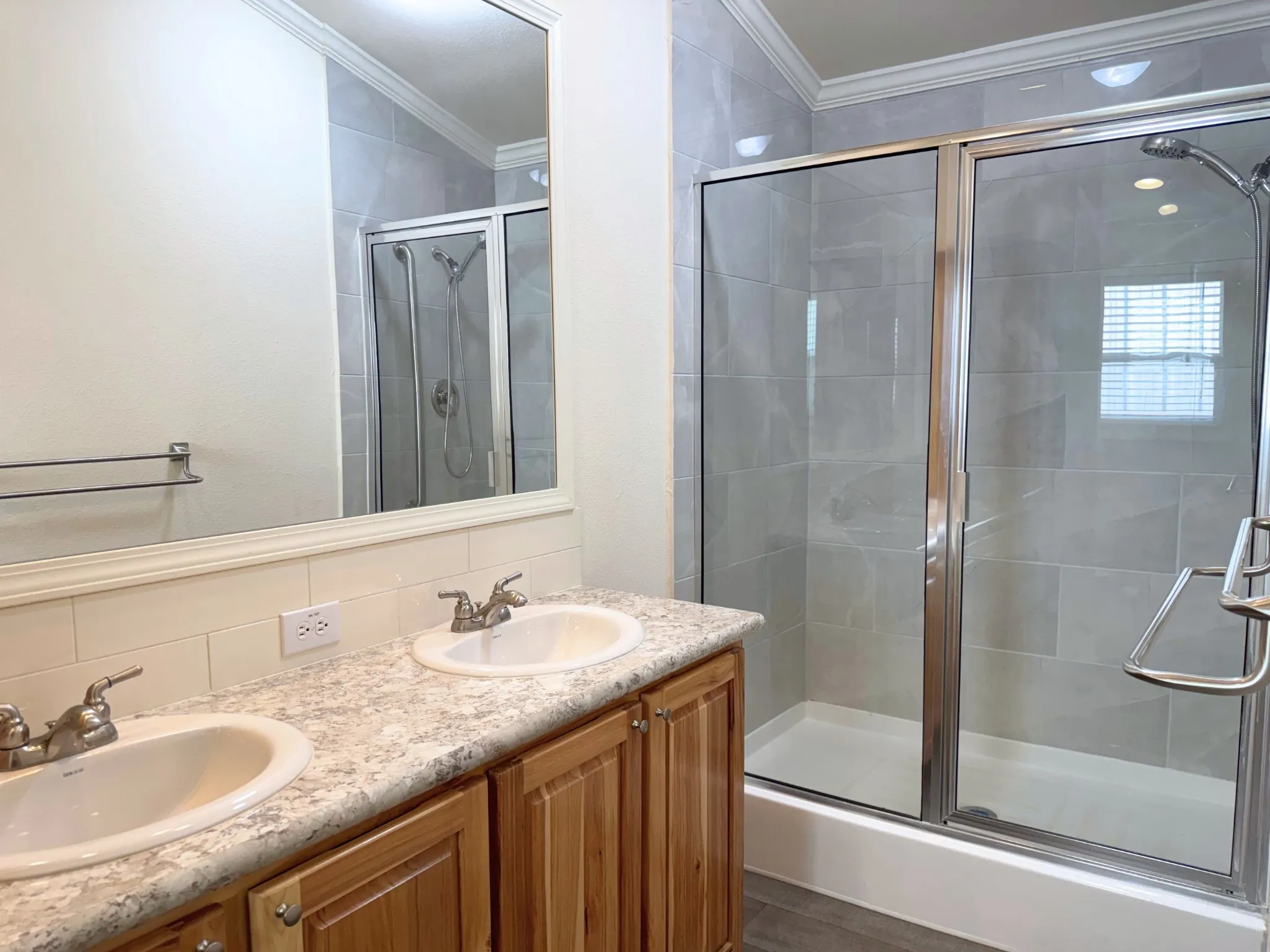 Mobile Home For Sale in Hood County , 819 Brazos Harbor Circle, Granbury, Texas 76048, 2 Bedroom, 2 Bathroom, Garage spaces, 840 Sqft, built in 2022, mls#21384677, Real Estate Agent in Granbury, Homes For Sale in Hood county, Homes For Sale in Granbury, Realtor in Granbury Texas, Real Estate Brokerage Independent Realty Texas, Luminita Cordes Realtor