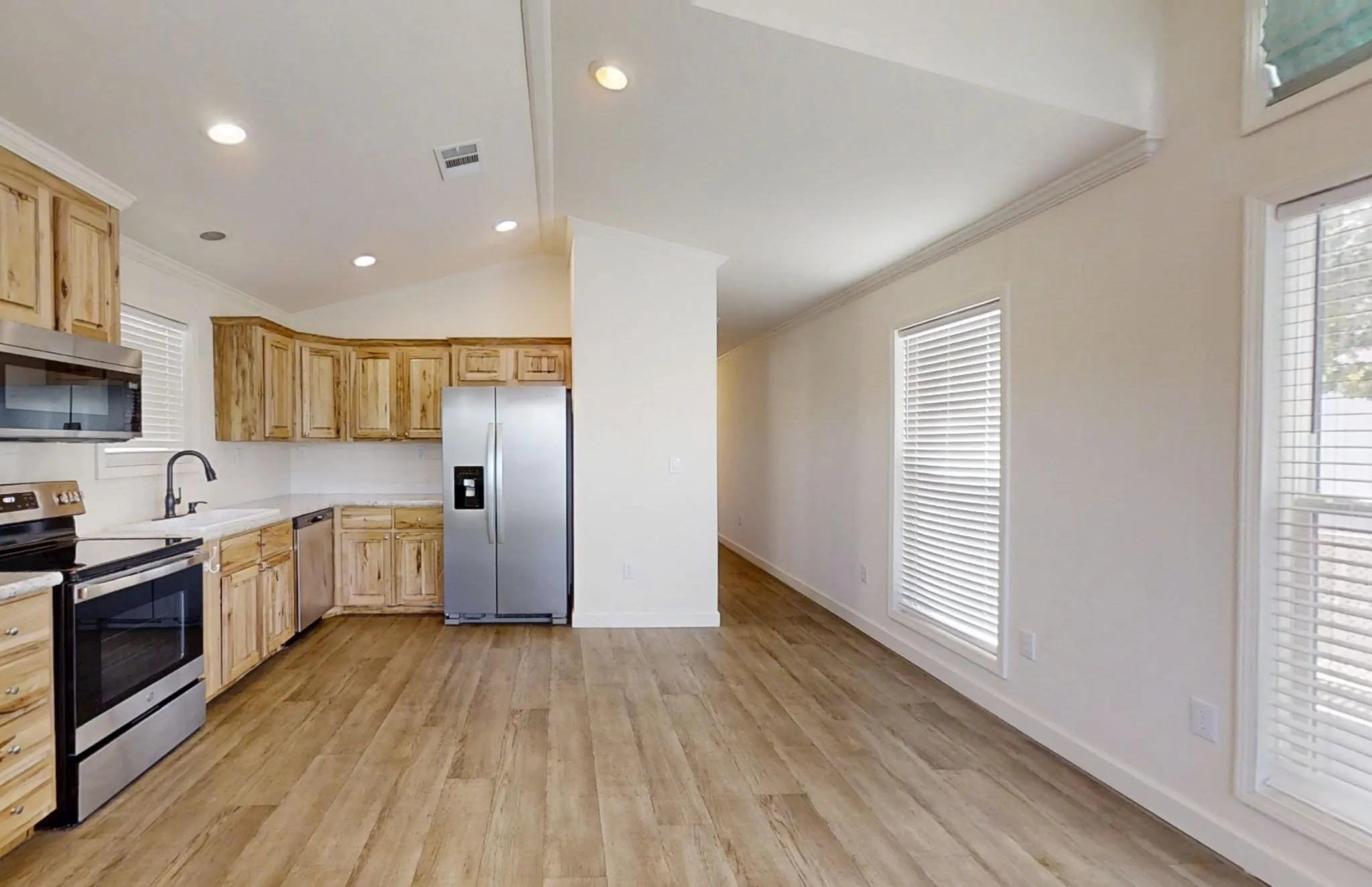 Mobile Home For Sale in Hood County , 819 Brazos Harbor Circle, Granbury, Texas 76048, 2 Bedroom, 2 Bathroom, Garage spaces, 840 Sqft, built in 2022, mls#21384677, Real Estate Agent in Granbury, Homes For Sale in Hood county, Homes For Sale in Granbury, Realtor in Granbury Texas, Real Estate Brokerage Independent Realty Texas, Luminita Cordes Realtor
