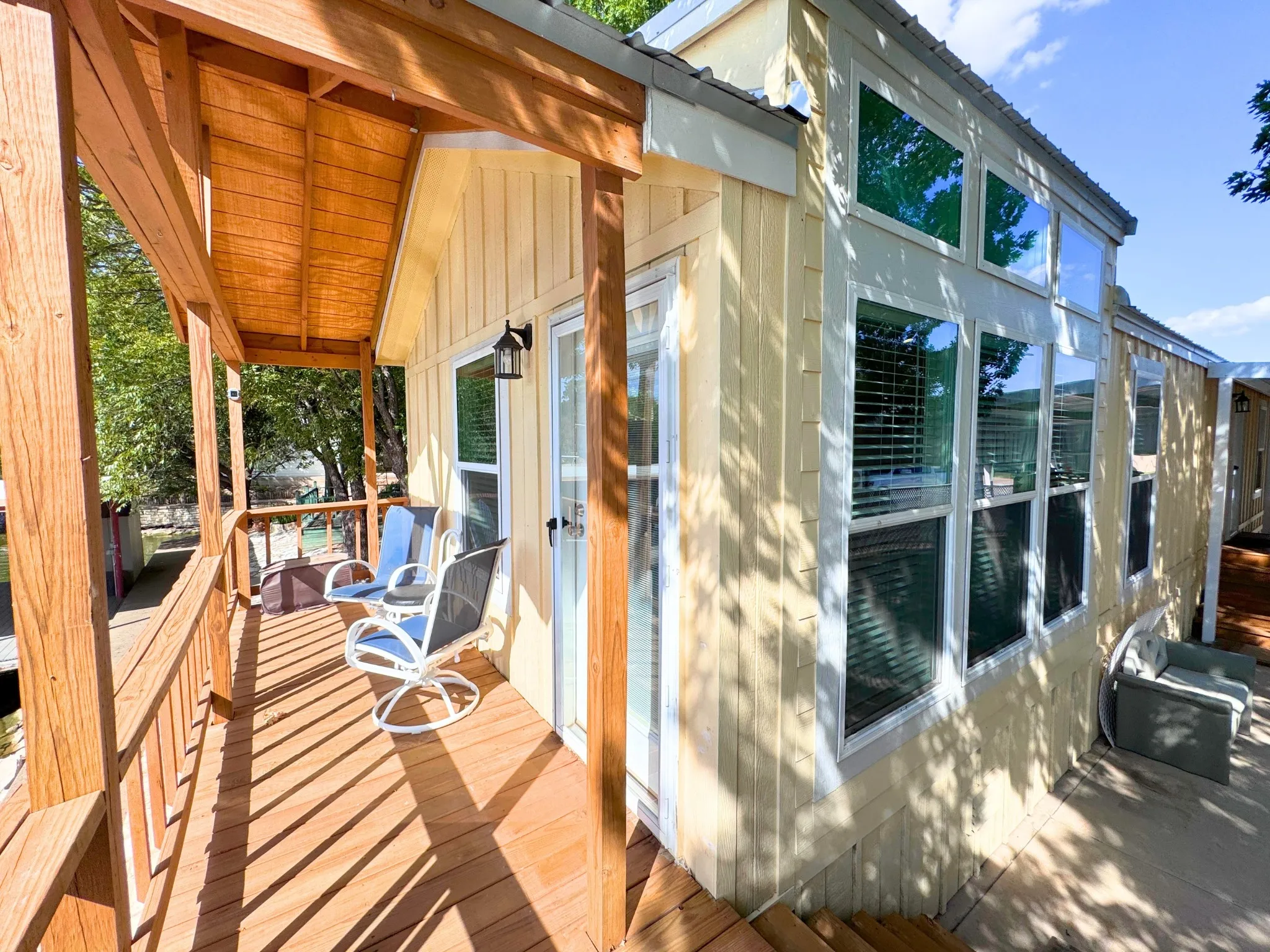 Mobile Home For Sale in Hood County , 819 Brazos Harbor Circle, Granbury, Texas 76048, 2 Bedroom, 2 Bathroom, Garage spaces, 840 Sqft, built in 2022, mls#21384677, Real Estate Agent in Granbury, Homes For Sale in Hood county, Homes For Sale in Granbury, Realtor in Granbury Texas, Real Estate Brokerage Independent Realty Texas, Luminita Cordes Realtor