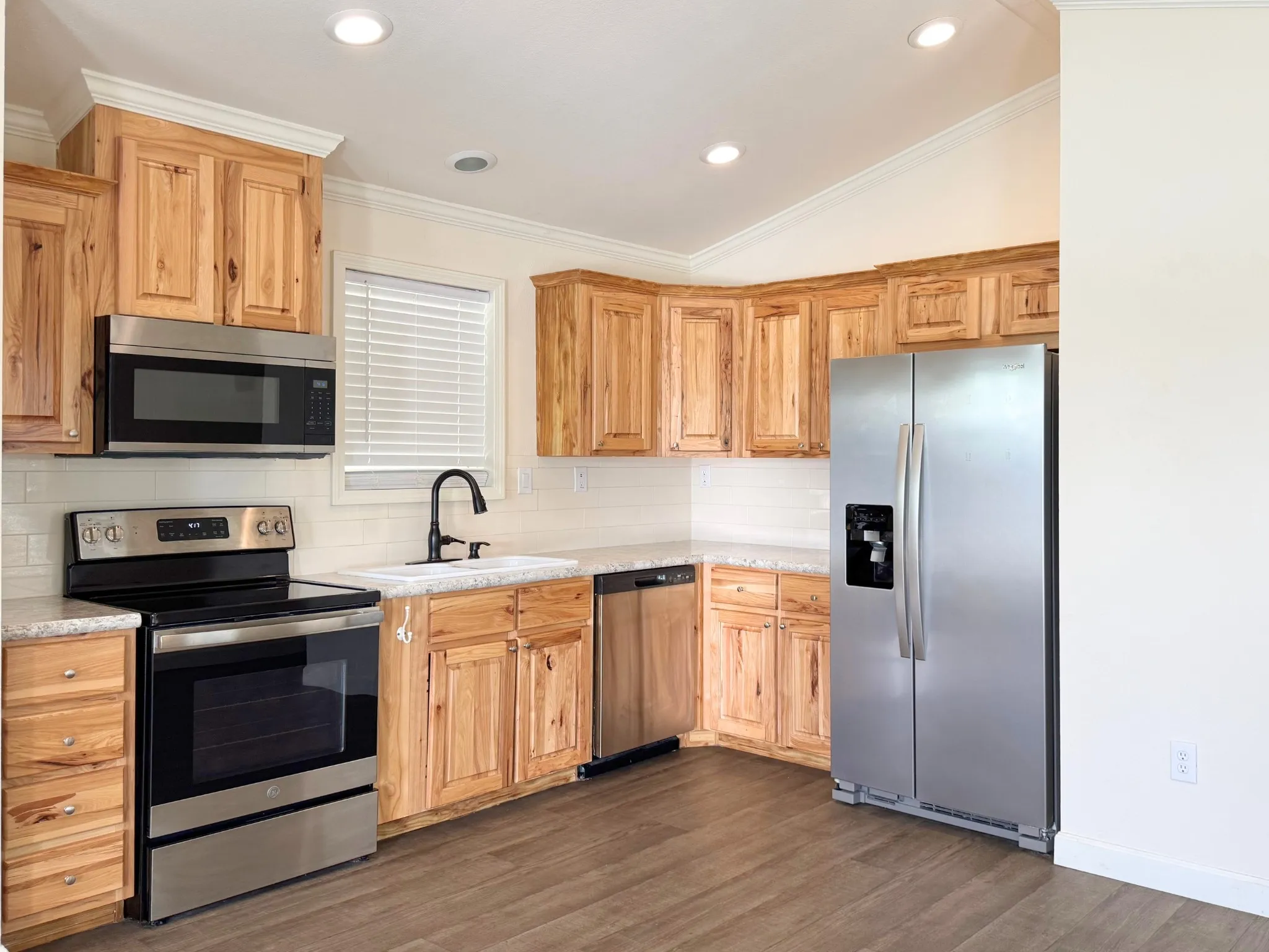 Mobile Home For Sale in Hood County , 819 Brazos Harbor Circle, Granbury, Texas 76048, 2 Bedroom, 2 Bathroom, Garage spaces, 840 Sqft, built in 2022, mls#21384677, Real Estate Agent in Granbury, Homes For Sale in Hood county, Homes For Sale in Granbury, Realtor in Granbury Texas, Real Estate Brokerage Independent Realty Texas, Luminita Cordes Realtor