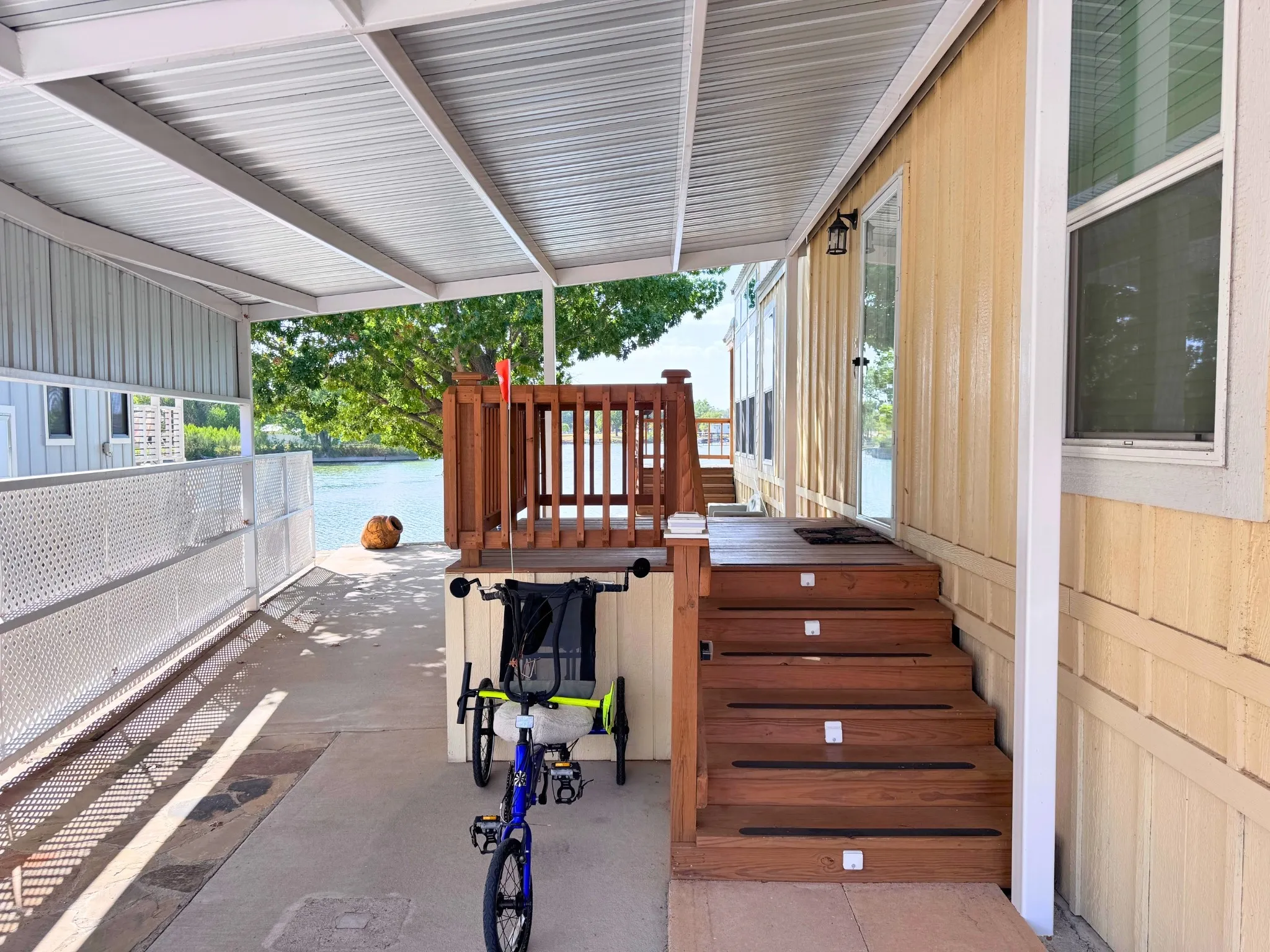Mobile Home For Sale in Hood County , 819 Brazos Harbor Circle, Granbury, Texas 76048, 2 Bedroom, 2 Bathroom, Garage spaces, 840 Sqft, built in 2022, mls#21384677, Real Estate Agent in Granbury, Homes For Sale in Hood county, Homes For Sale in Granbury, Realtor in Granbury Texas, Real Estate Brokerage Independent Realty Texas, Luminita Cordes Realtor