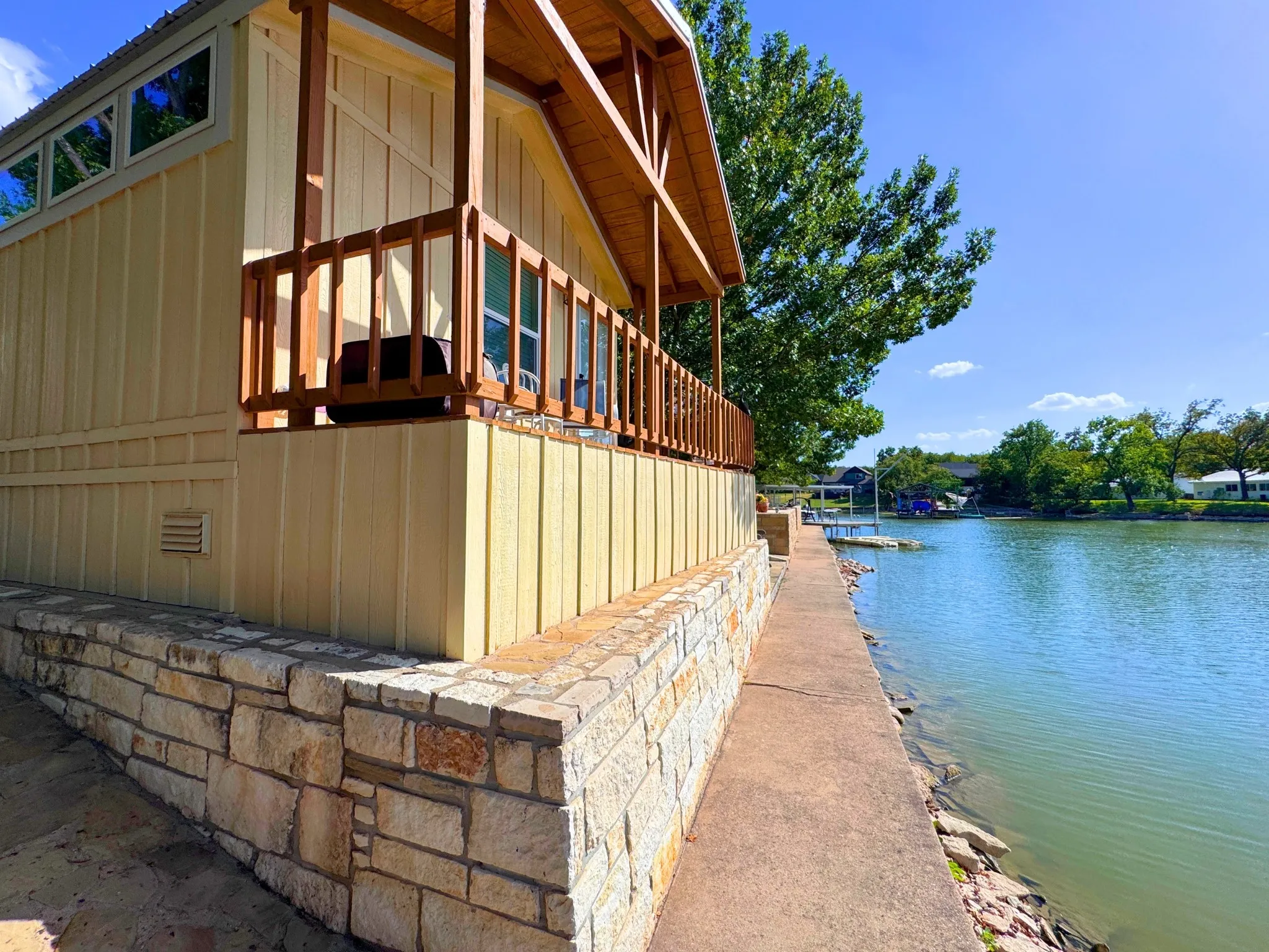 Mobile Home For Sale in Hood County , 819 Brazos Harbor Circle, Granbury, Texas 76048, 2 Bedroom, 2 Bathroom, Garage spaces, 840 Sqft, built in 2022, mls#21384677, Real Estate Agent in Granbury, Homes For Sale in Hood county, Homes For Sale in Granbury, Realtor in Granbury Texas, Real Estate Brokerage Independent Realty Texas, Luminita Cordes Realtor