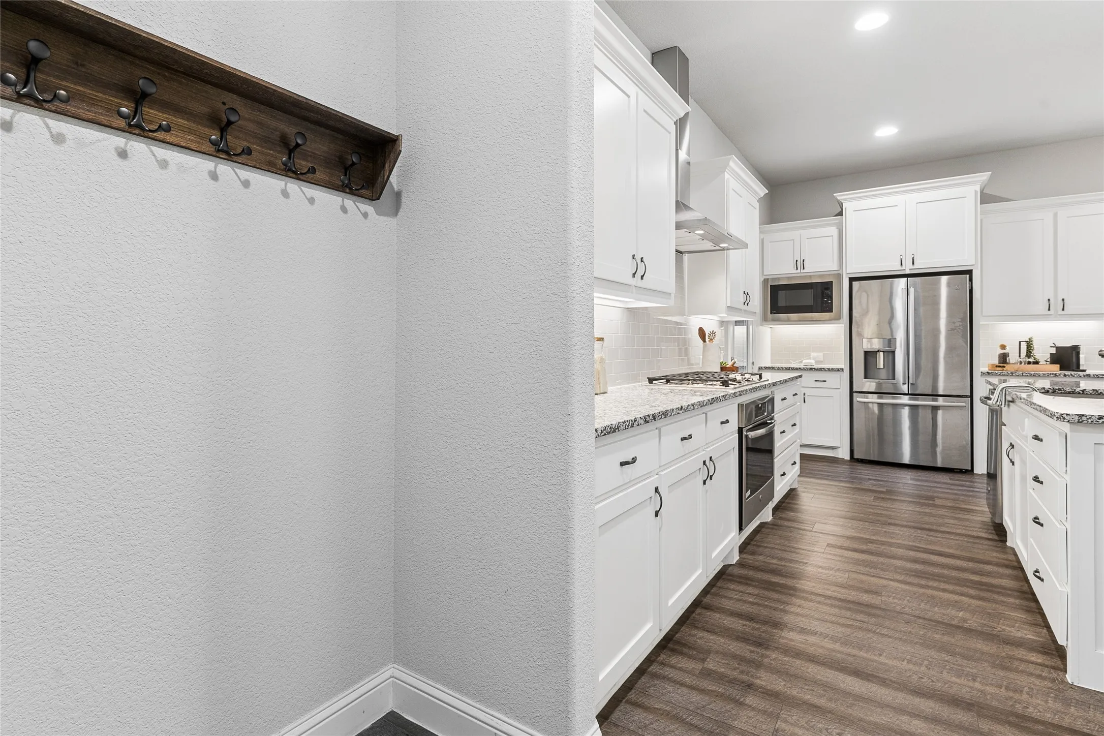Townhouse For Sale in Tarrant County , 6904 Fairfield Lane, North Richland Hills, Texas 76182, 2 Bedroom, 2 Bathroom, 2 Garage spaces, 1,692 Sqft, built in 2018, mls#21385463, Real Estate Agent in North Richland Hills, Homes For Sale in Tarrant county, Homes For Sale in North Richland Hills, Realtor in North Richland Hills Texas, Real Estate Brokerage Independent Realty Texas, Luminita Cordes Realtor