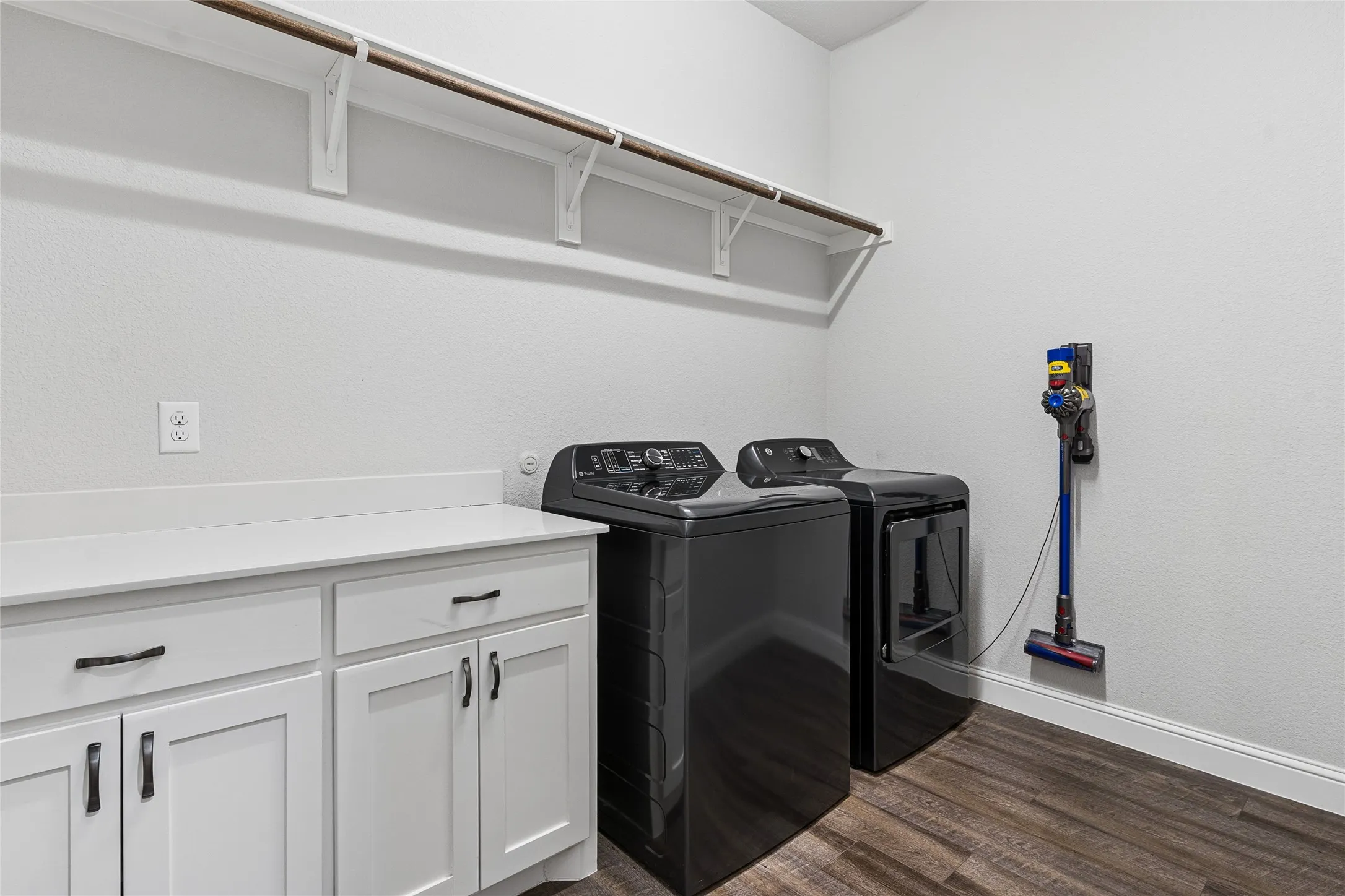 Townhouse For Sale in Tarrant County , 6904 Fairfield Lane, North Richland Hills, Texas 76182, 2 Bedroom, 2 Bathroom, 2 Garage spaces, 1,692 Sqft, built in 2018, mls#21385463, Real Estate Agent in North Richland Hills, Homes For Sale in Tarrant county, Homes For Sale in North Richland Hills, Realtor in North Richland Hills Texas, Real Estate Brokerage Independent Realty Texas, Luminita Cordes Realtor
