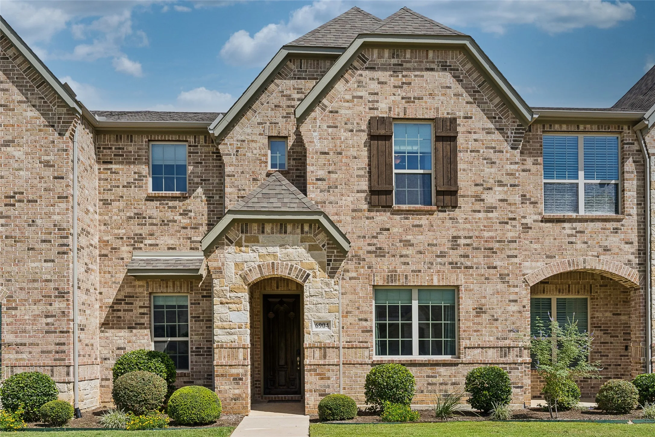 Townhouse For Sale in Tarrant County , 6904 Fairfield Lane, North Richland Hills, Texas 76182, 2 Bedroom, 2 Bathroom, 2 Garage spaces, 1,692 Sqft, built in 2018, mls#21385463, Real Estate Agent in North Richland Hills, Homes For Sale in Tarrant county, Homes For Sale in North Richland Hills, Realtor in North Richland Hills Texas, Real Estate Brokerage Independent Realty Texas, Luminita Cordes Realtor