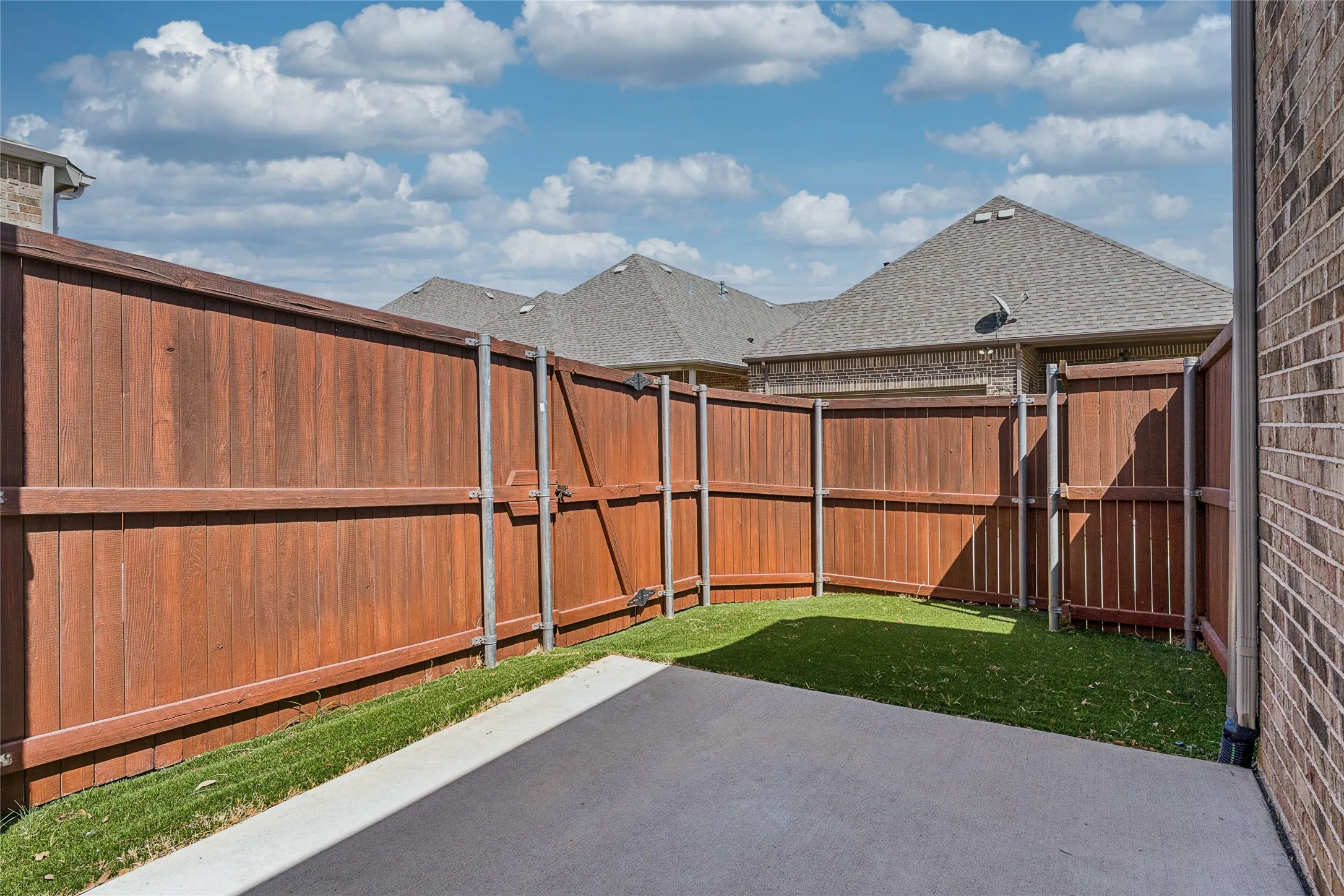 Townhouse For Sale in Tarrant County , 6904 Fairfield Lane, North Richland Hills, Texas 76182, 2 Bedroom, 2 Bathroom, 2 Garage spaces, 1,692 Sqft, built in 2018, mls#21385463, Real Estate Agent in North Richland Hills, Homes For Sale in Tarrant county, Homes For Sale in North Richland Hills, Realtor in North Richland Hills Texas, Real Estate Brokerage Independent Realty Texas, Luminita Cordes Realtor