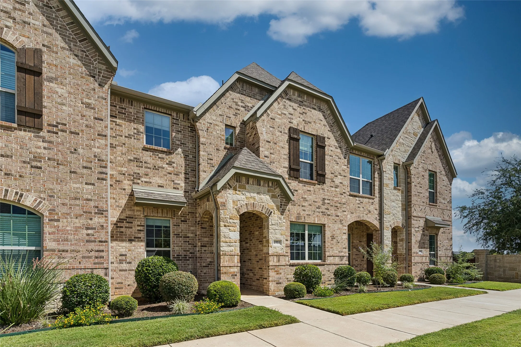 Townhouse For Sale in Tarrant County , 6904 Fairfield Lane, North Richland Hills, Texas 76182, 2 Bedroom, 2 Bathroom, 2 Garage spaces, 1,692 Sqft, built in 2018, mls#21385463, Real Estate Agent in North Richland Hills, Homes For Sale in Tarrant county, Homes For Sale in North Richland Hills, Realtor in North Richland Hills Texas, Real Estate Brokerage Independent Realty Texas, Luminita Cordes Realtor