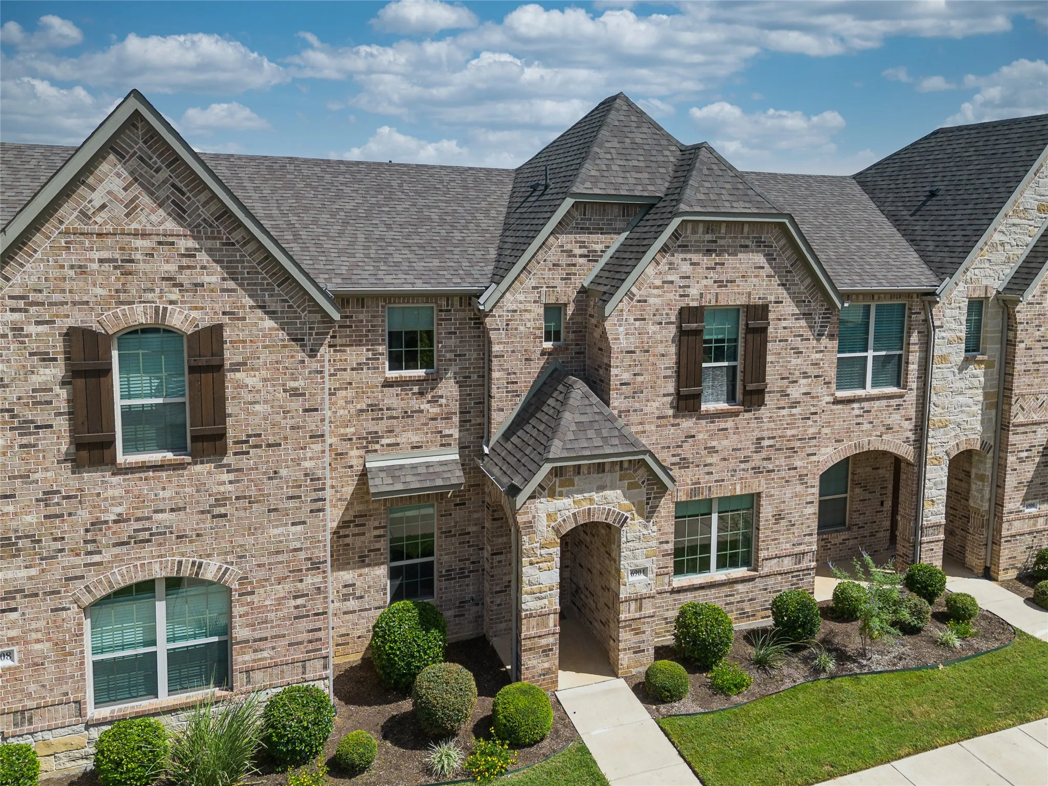 Townhouse For Sale in Tarrant County , 6904 Fairfield Lane, North Richland Hills, Texas 76182, 2 Bedroom, 2 Bathroom, 2 Garage spaces, 1,692 Sqft, built in 2018, mls#21385463, Real Estate Agent in North Richland Hills, Homes For Sale in Tarrant county, Homes For Sale in North Richland Hills, Realtor in North Richland Hills Texas, Real Estate Brokerage Independent Realty Texas, Luminita Cordes Realtor