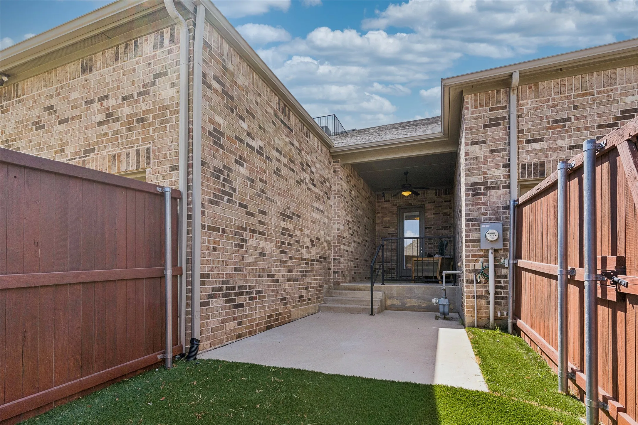 Townhouse For Sale in Tarrant County , 6904 Fairfield Lane, North Richland Hills, Texas 76182, 2 Bedroom, 2 Bathroom, 2 Garage spaces, 1,692 Sqft, built in 2018, mls#21385463, Real Estate Agent in North Richland Hills, Homes For Sale in Tarrant county, Homes For Sale in North Richland Hills, Realtor in North Richland Hills Texas, Real Estate Brokerage Independent Realty Texas, Luminita Cordes Realtor