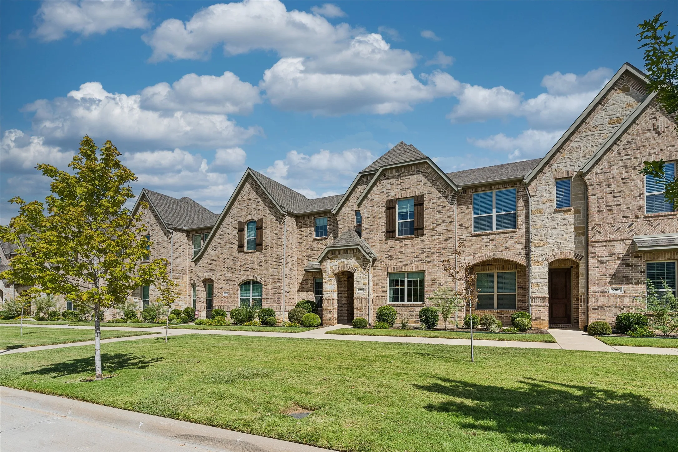 Townhouse For Sale in Tarrant County , 6904 Fairfield Lane, North Richland Hills, Texas 76182, 2 Bedroom, 2 Bathroom, 2 Garage spaces, 1,692 Sqft, built in 2018, mls#21385463, Real Estate Agent in North Richland Hills, Homes For Sale in Tarrant county, Homes For Sale in North Richland Hills, Realtor in North Richland Hills Texas, Real Estate Brokerage Independent Realty Texas, Luminita Cordes Realtor