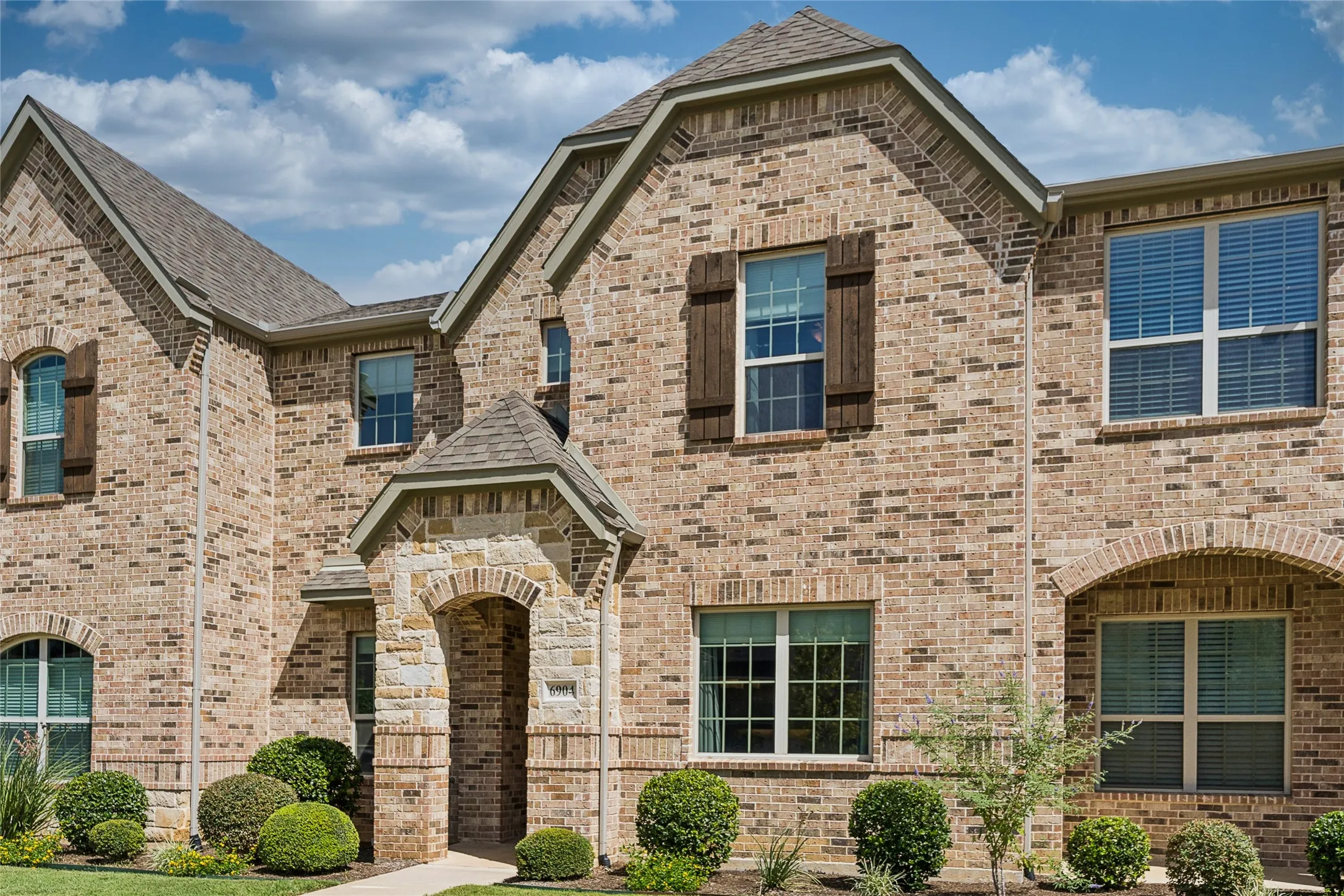 Townhouse For Sale in Tarrant County , 6904 Fairfield Lane, North Richland Hills, Texas 76182, 2 Bedroom, 2 Bathroom, 2 Garage spaces, 1,692 Sqft, built in 2018, mls#21385463, Real Estate Agent in North Richland Hills, Homes For Sale in Tarrant county, Homes For Sale in North Richland Hills, Realtor in North Richland Hills Texas, Real Estate Brokerage Independent Realty Texas, Luminita Cordes Realtor