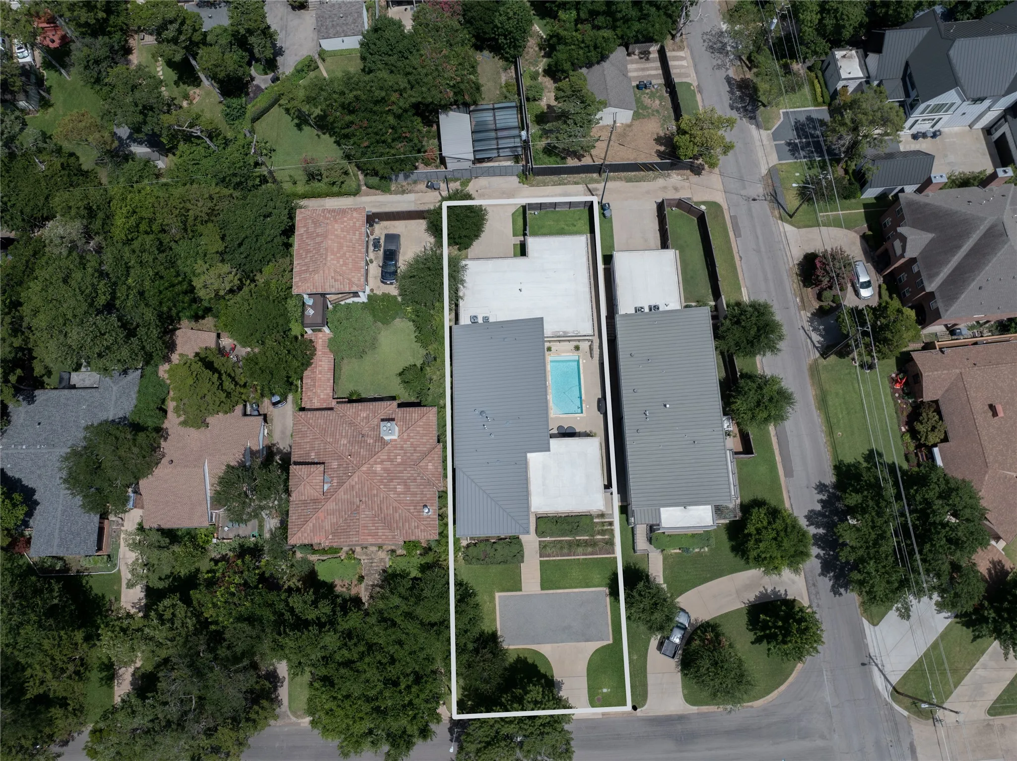 Single Family Residence For Sale in Dallas County , 1510 Eastus Drive, Dallas, Texas 75208, 4 Bedroom, 5 Bathroom, 2 Garage spaces, 4,733 Sqft, built in 2017, mls#21388041, Real Estate Agent in Dallas, Homes For Sale in Dallas county, Homes For Sale in Dallas, Realtor in Dallas Texas, Real Estate Brokerage Independent Realty Texas, Luminita Cordes Realtor