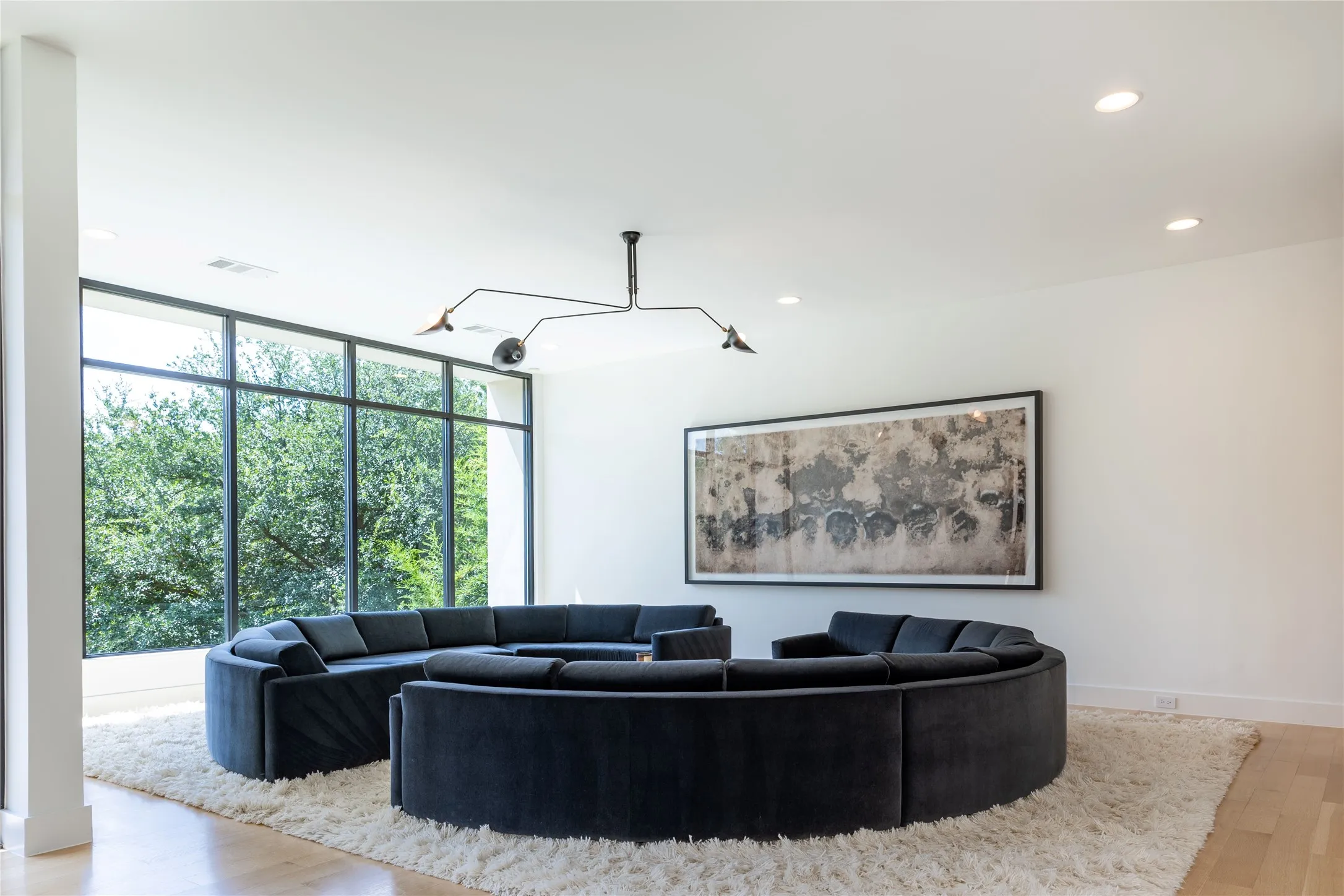 Single Family Residence For Sale in Dallas County , 1510 Eastus Drive, Dallas, Texas 75208, 4 Bedroom, 5 Bathroom, 2 Garage spaces, 4,733 Sqft, built in 2017, mls#21388041, Real Estate Agent in Dallas, Homes For Sale in Dallas county, Homes For Sale in Dallas, Realtor in Dallas Texas, Real Estate Brokerage Independent Realty Texas, Luminita Cordes Realtor