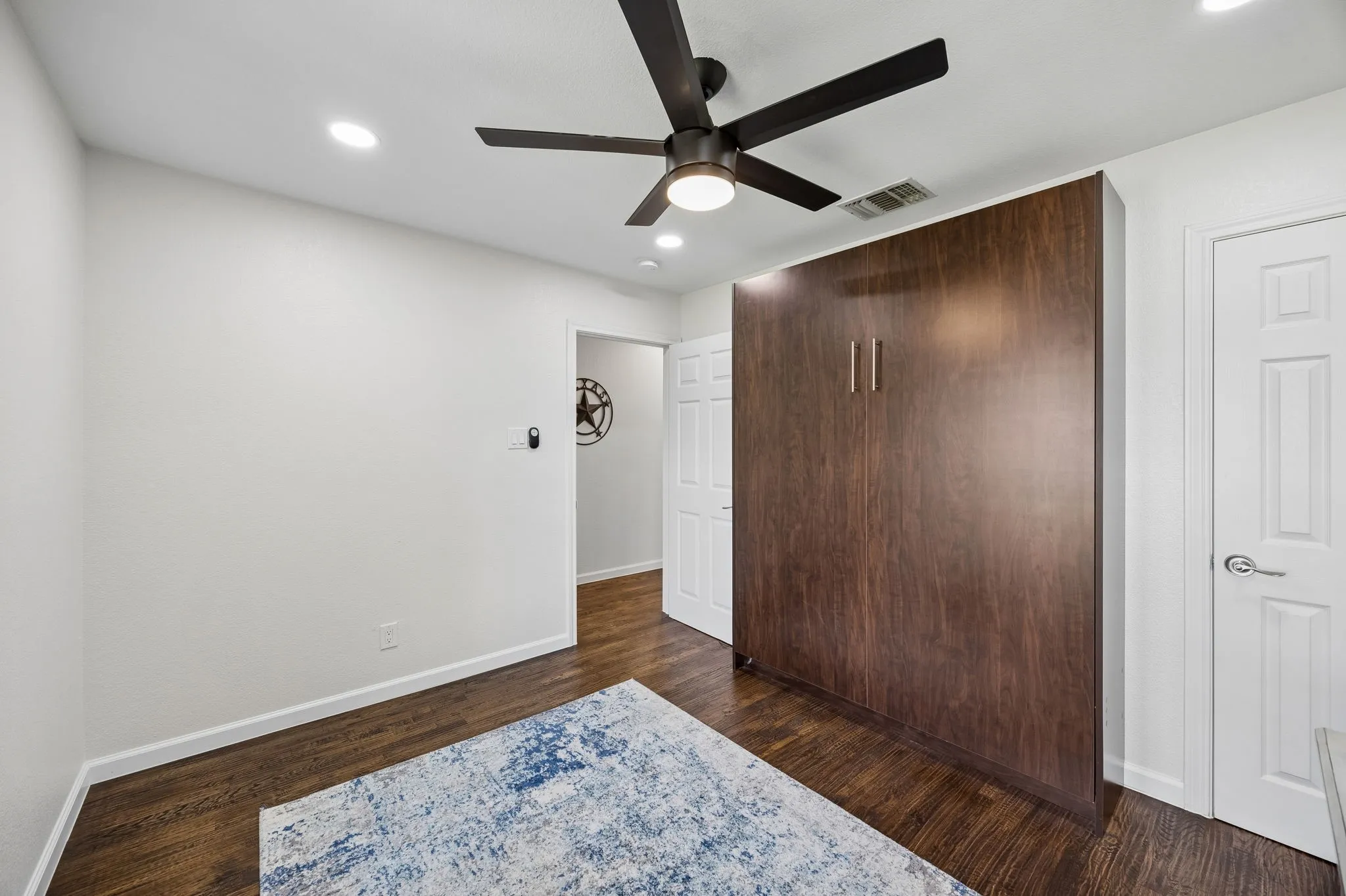 Single Family Residence For Rent in Dallas County , 630 W Neely Street, Dallas, Texas 75208, 3 Bedroom, 2 Bathroom, 1 Garage spaces, 1,415 Sqft, built in 2004, mls#21388958, Real Estate Agent in Dallas, Homes For Rent in Dallas county, Homes For Rent in Dallas, Realtor in Dallas Texas, Real Estate Brokerage Independent Realty Texas, Luminita Cordes Realtor