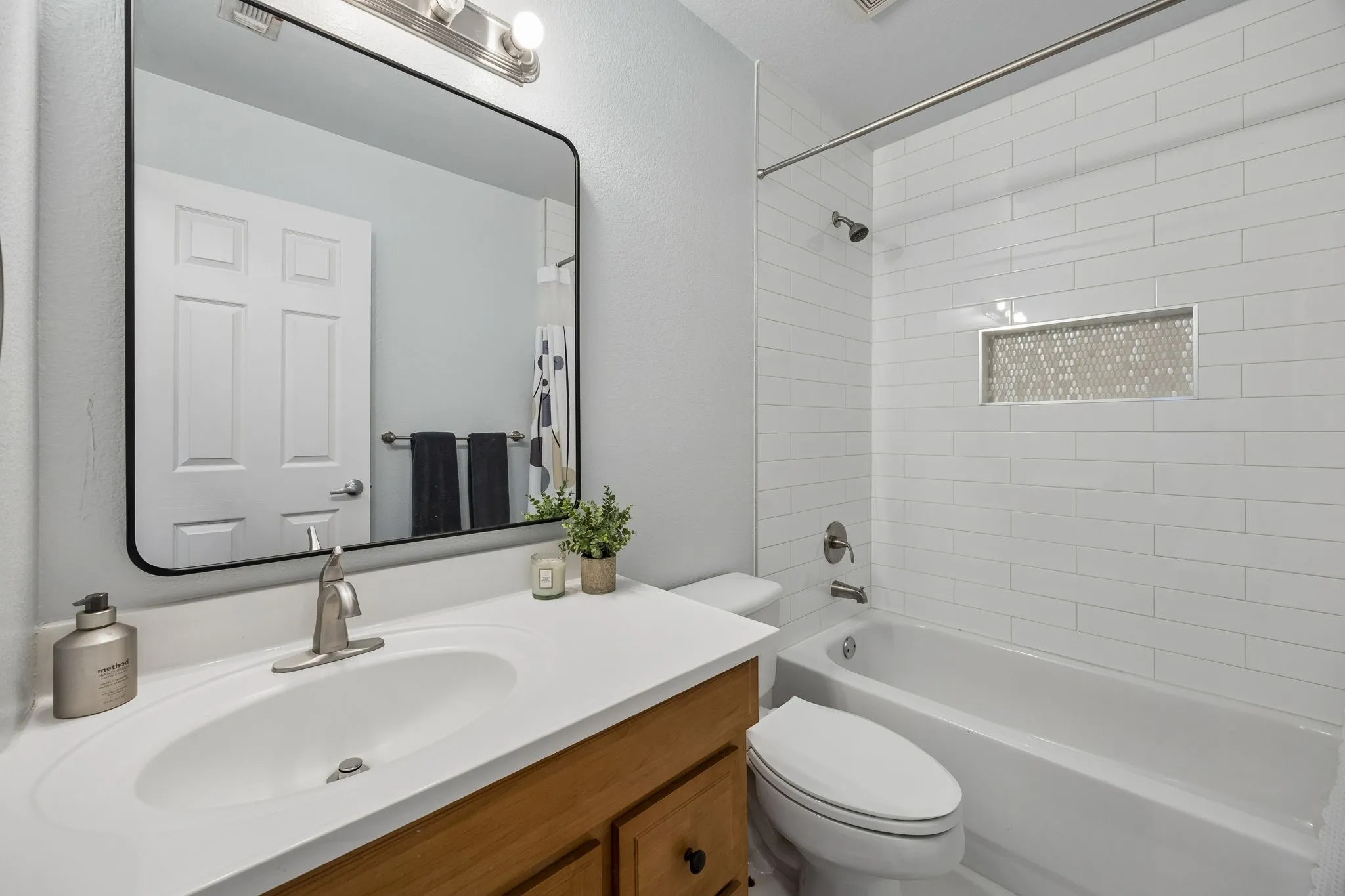 Single Family Residence For Rent in Dallas County , 630 W Neely Street, Dallas, Texas 75208, 3 Bedroom, 2 Bathroom, 1 Garage spaces, 1,415 Sqft, built in 2004, mls#21388958, Real Estate Agent in Dallas, Homes For Rent in Dallas county, Homes For Rent in Dallas, Realtor in Dallas Texas, Real Estate Brokerage Independent Realty Texas, Luminita Cordes Realtor
