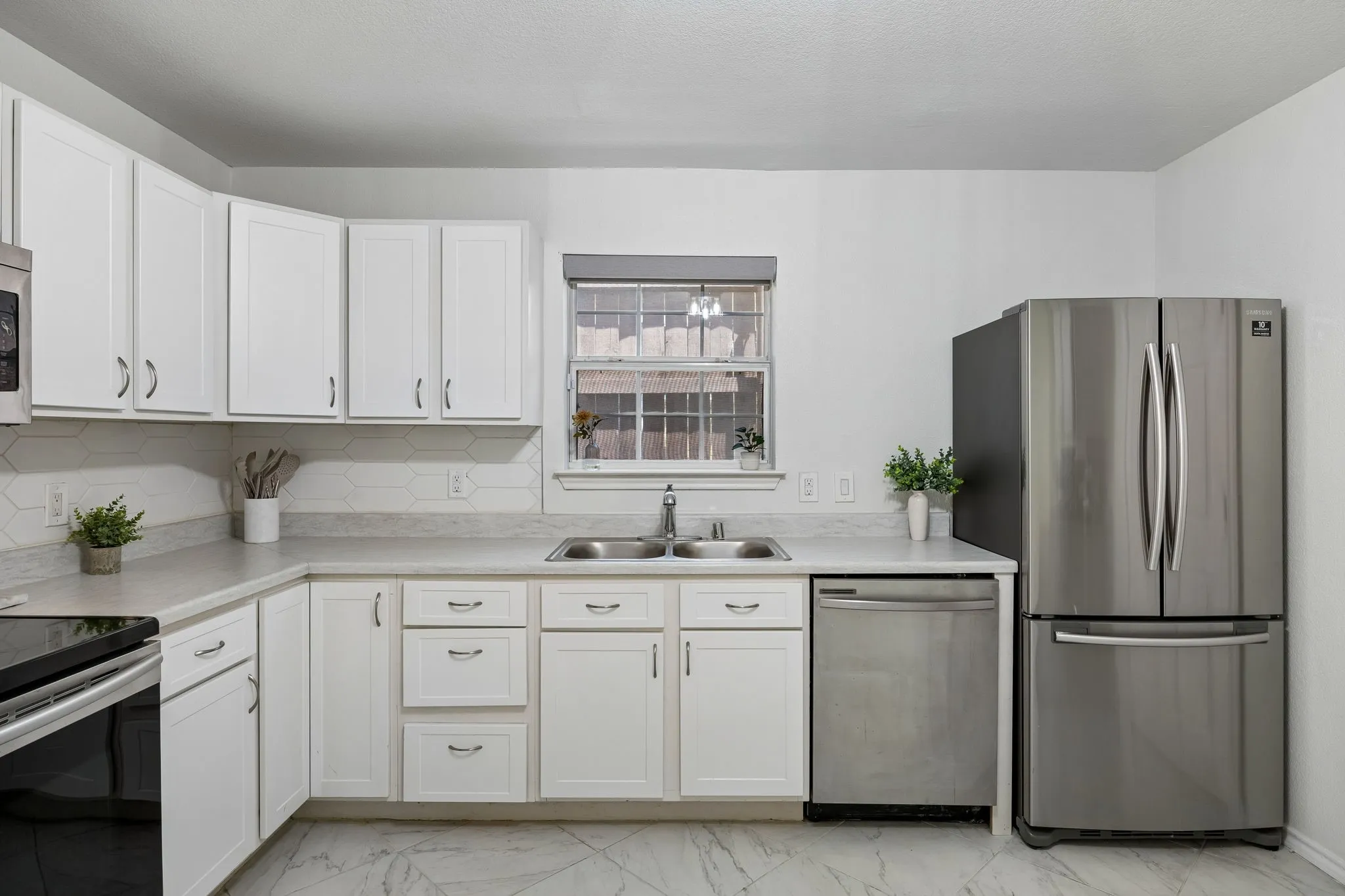 Single Family Residence For Rent in Dallas County , 630 W Neely Street, Dallas, Texas 75208, 3 Bedroom, 2 Bathroom, 1 Garage spaces, 1,415 Sqft, built in 2004, mls#21388958, Real Estate Agent in Dallas, Homes For Rent in Dallas county, Homes For Rent in Dallas, Realtor in Dallas Texas, Real Estate Brokerage Independent Realty Texas, Luminita Cordes Realtor