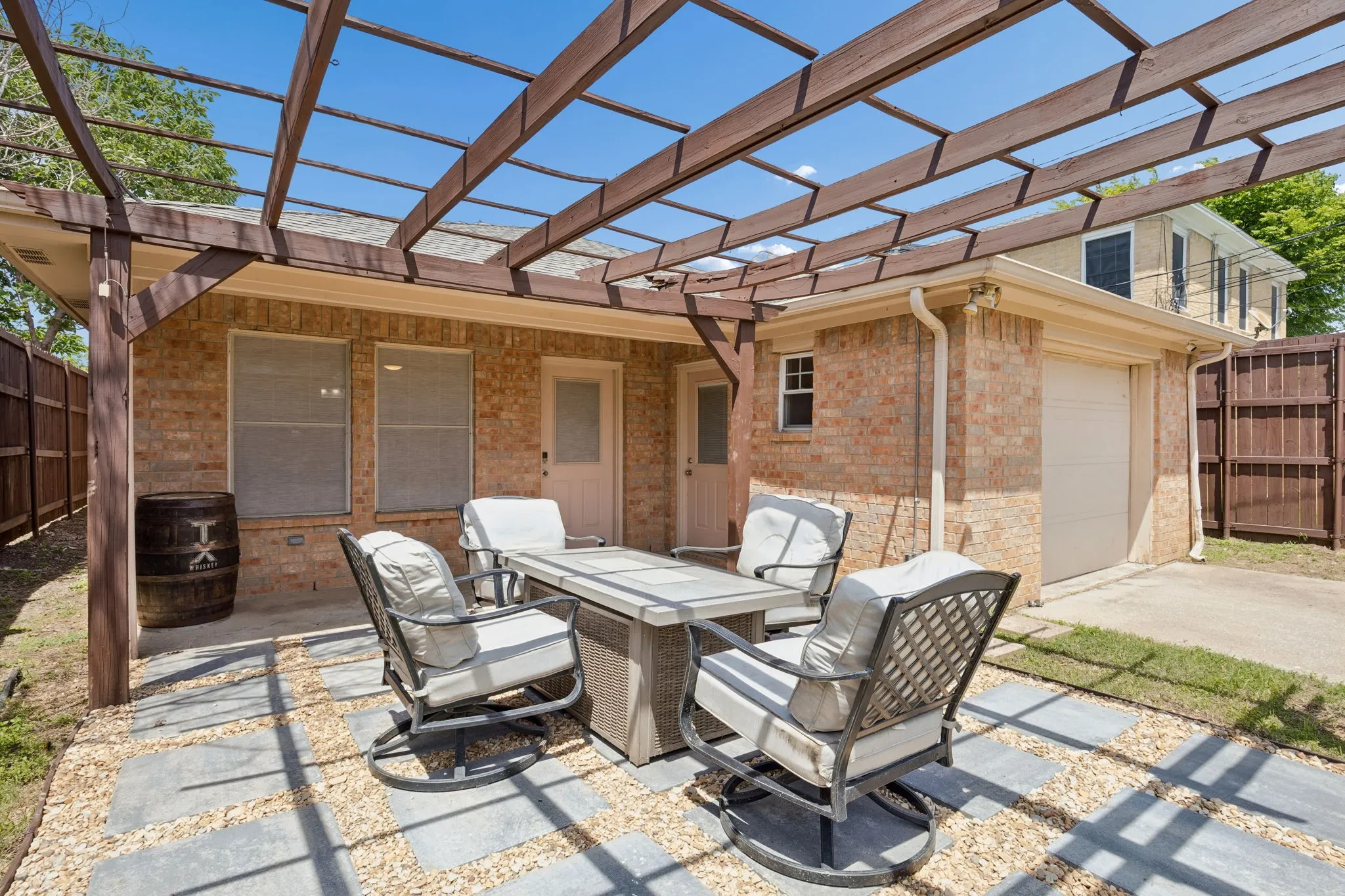 Single Family Residence For Rent in Dallas County , 630 W Neely Street, Dallas, Texas 75208, 3 Bedroom, 2 Bathroom, 1 Garage spaces, 1,415 Sqft, built in 2004, mls#21388958, Real Estate Agent in Dallas, Homes For Rent in Dallas county, Homes For Rent in Dallas, Realtor in Dallas Texas, Real Estate Brokerage Independent Realty Texas, Luminita Cordes Realtor