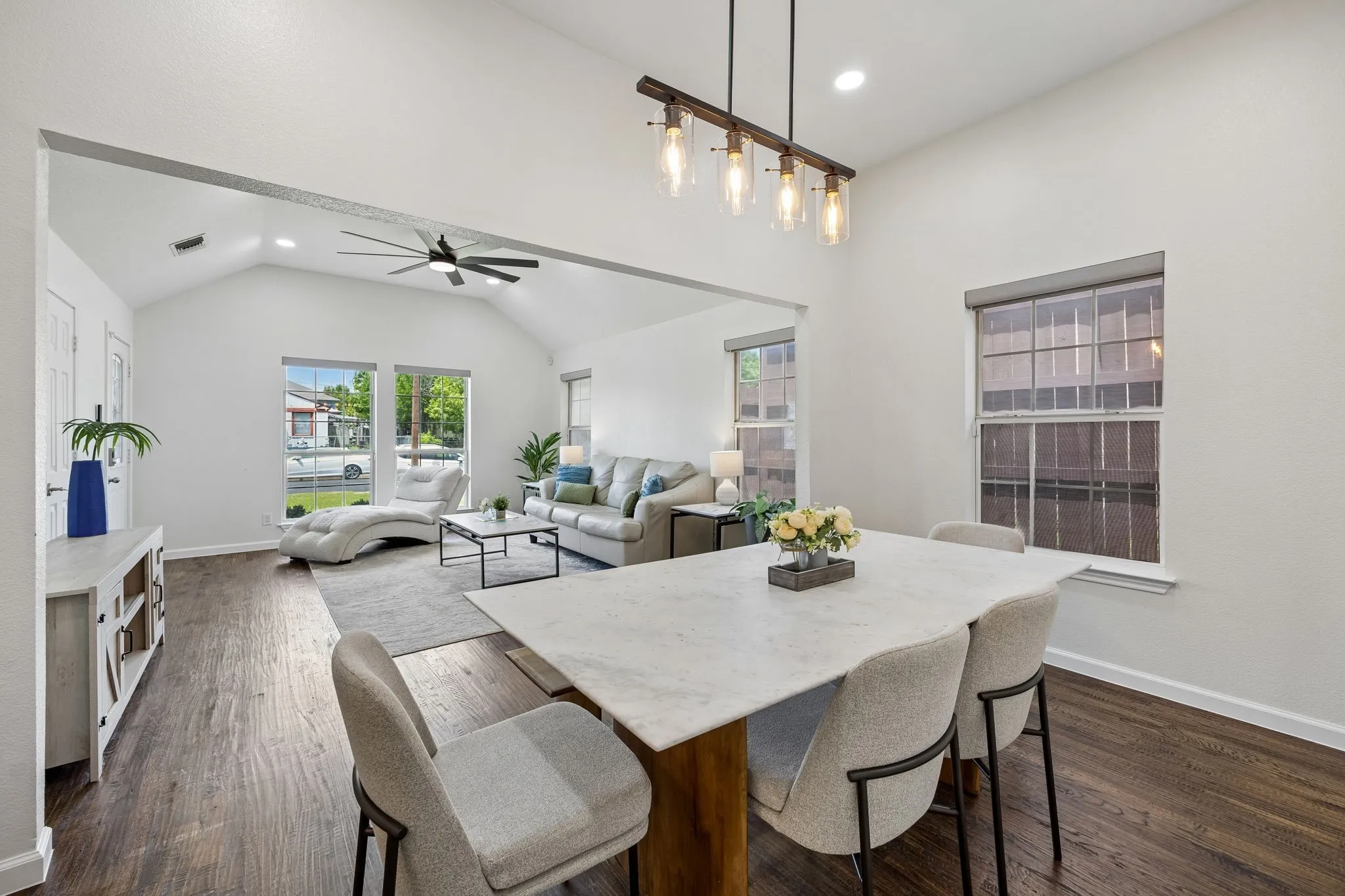 Single Family Residence For Rent in Dallas County , 630 W Neely Street, Dallas, Texas 75208, 3 Bedroom, 2 Bathroom, 1 Garage spaces, 1,415 Sqft, built in 2004, mls#21388958, Real Estate Agent in Dallas, Homes For Rent in Dallas county, Homes For Rent in Dallas, Realtor in Dallas Texas, Real Estate Brokerage Independent Realty Texas, Luminita Cordes Realtor